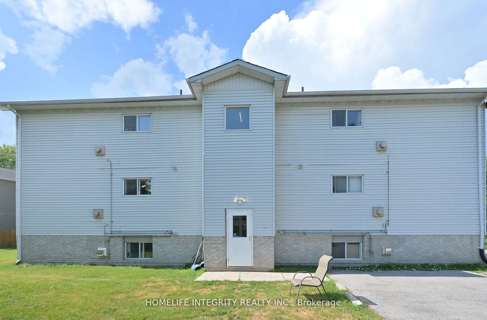 254 Centre Street E