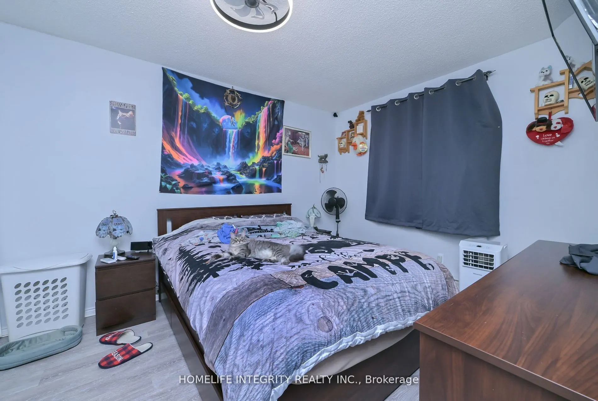 254 Centre Street E