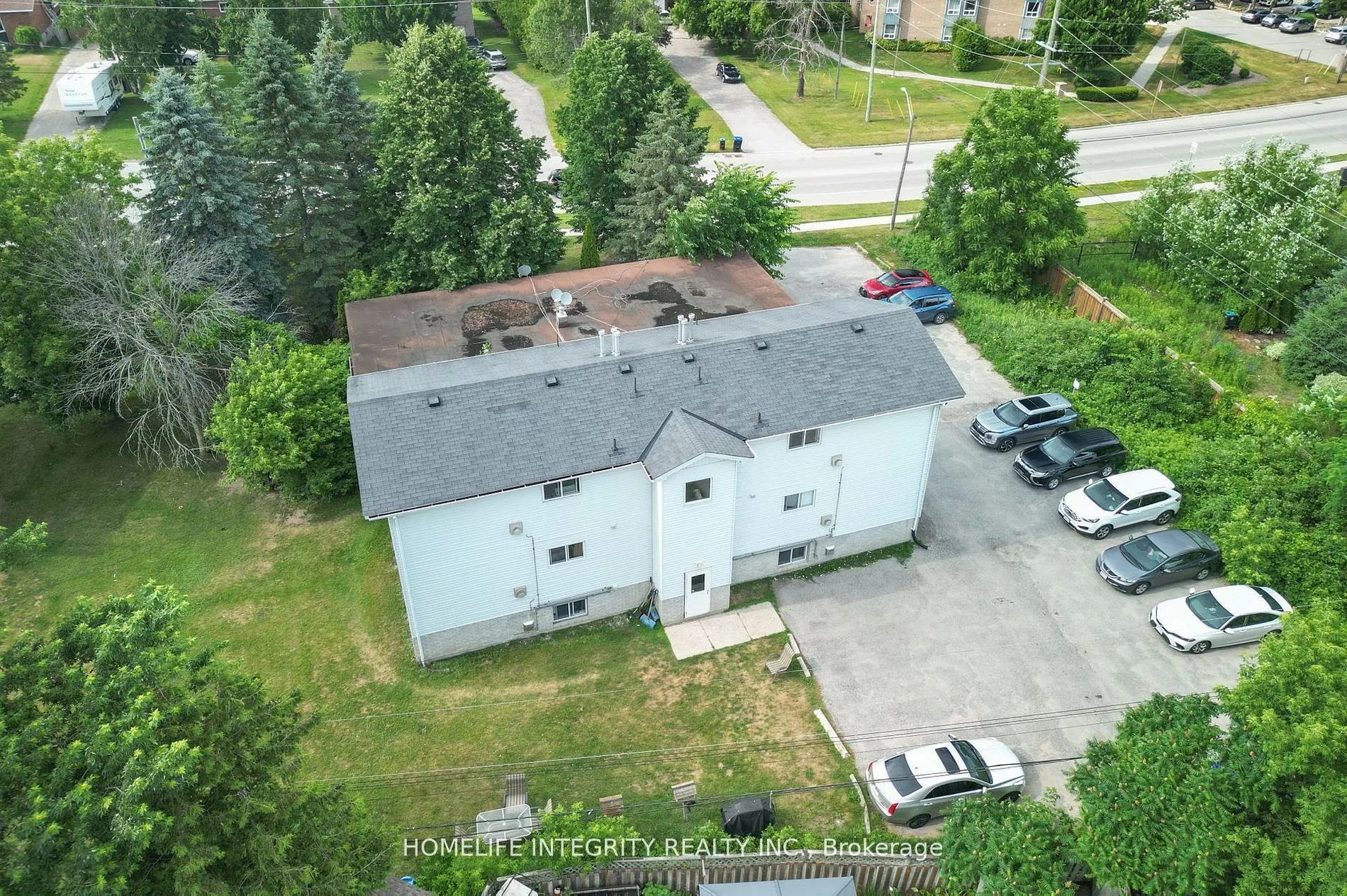 254 Centre Street E
