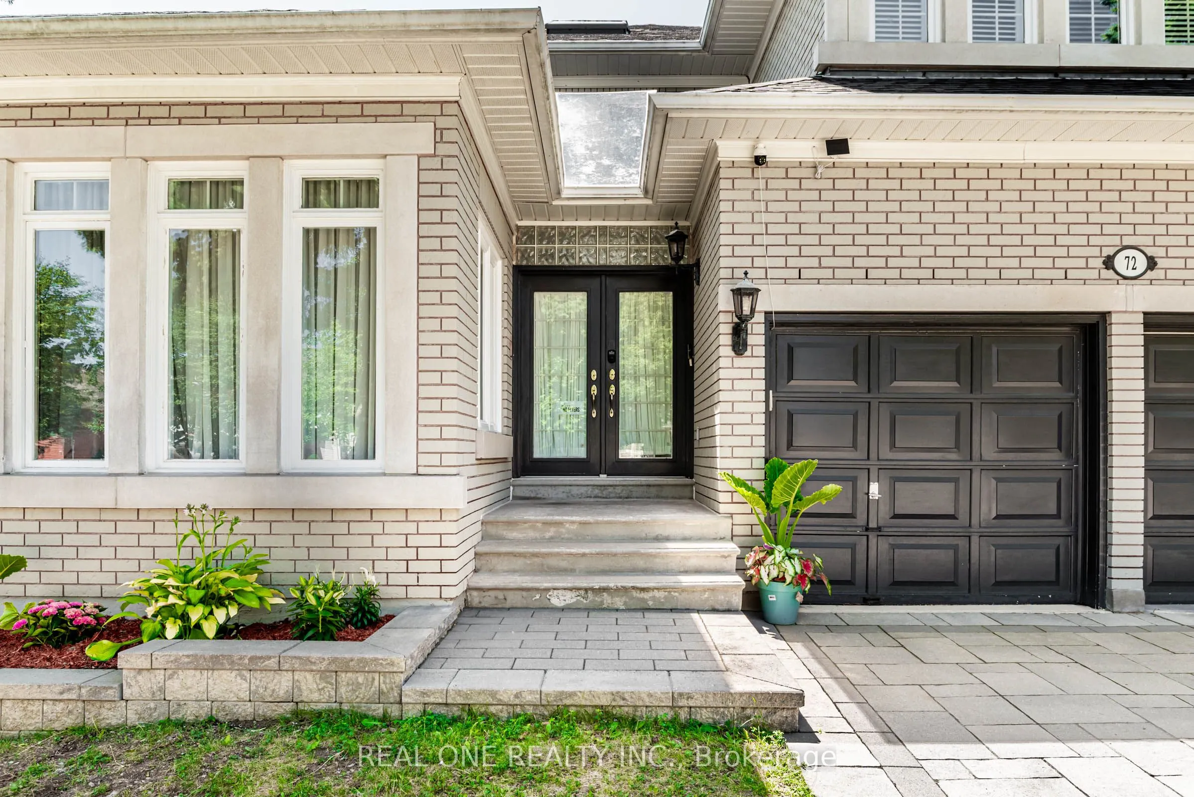 72 Cassandra Crescent