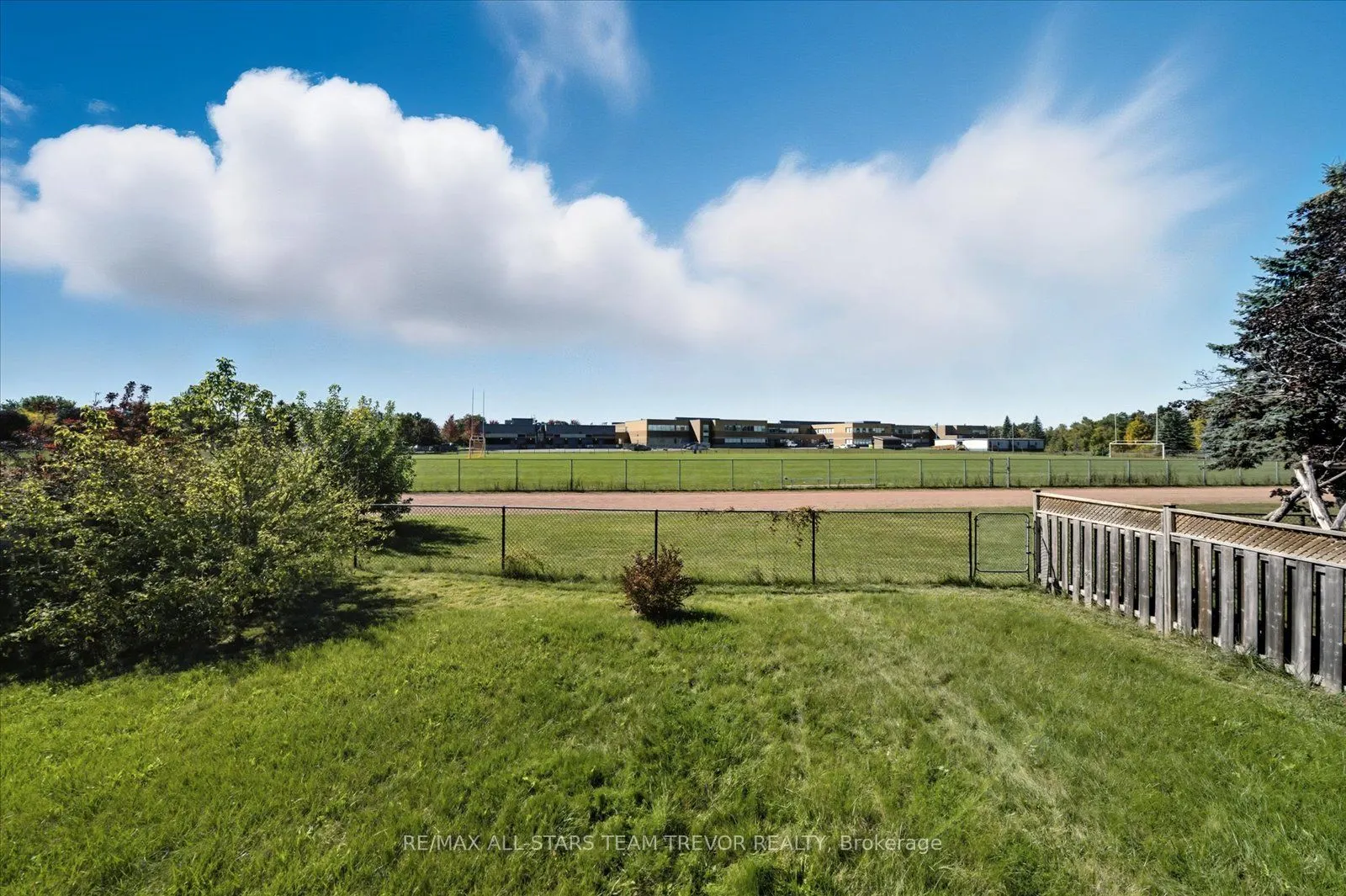 24 Oakmeadow Boulevard