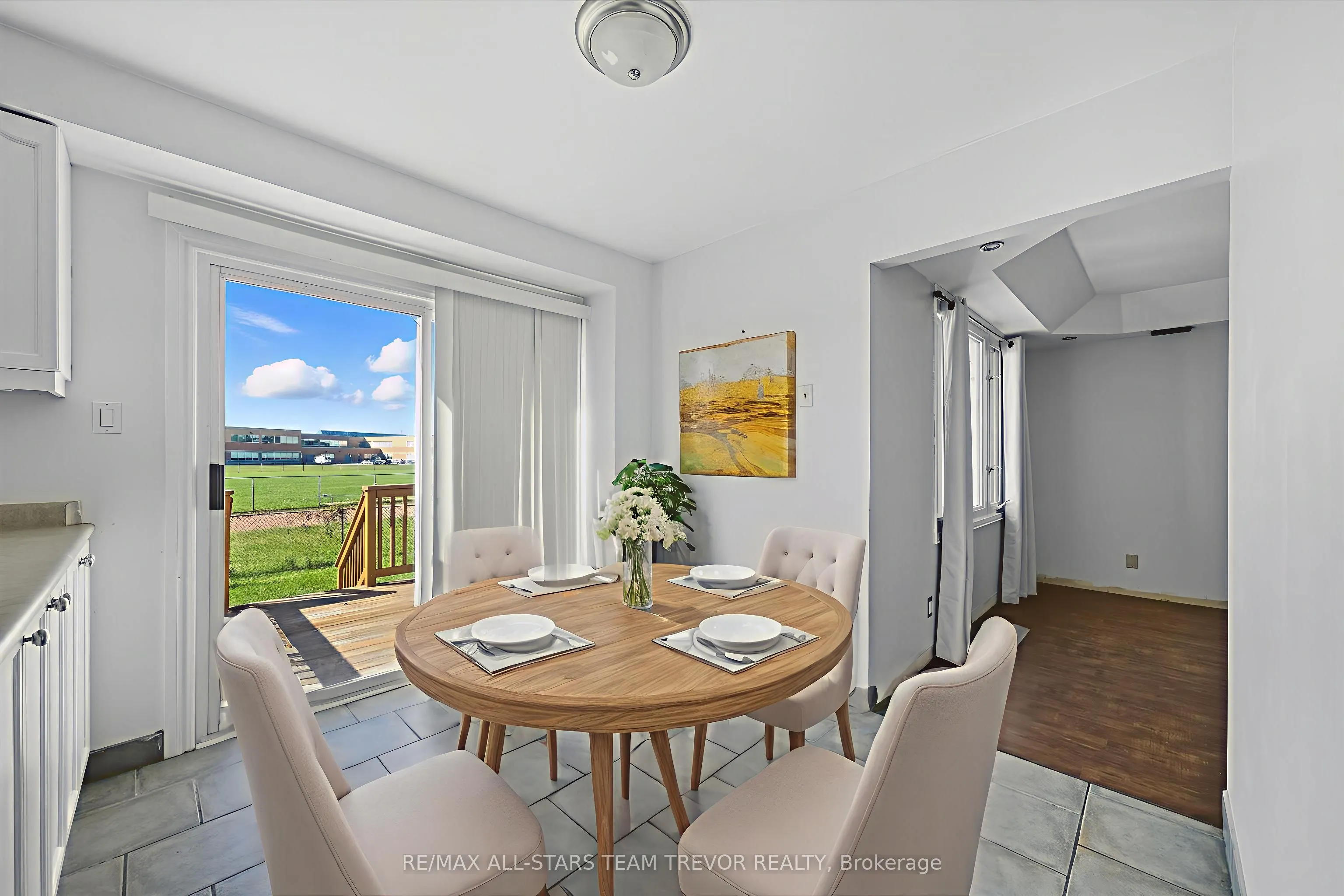 24 Oakmeadow Boulevard