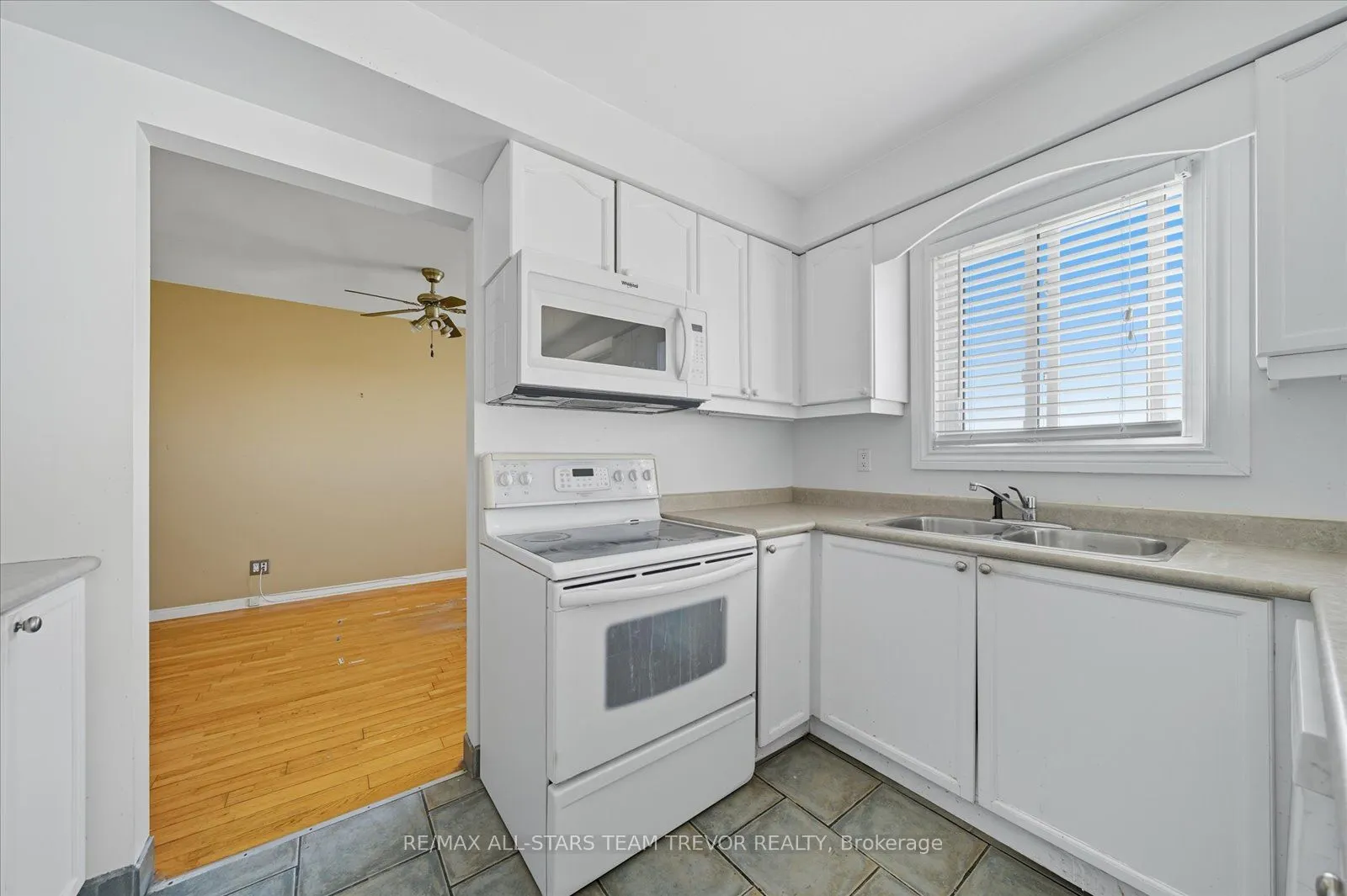24 Oakmeadow Boulevard