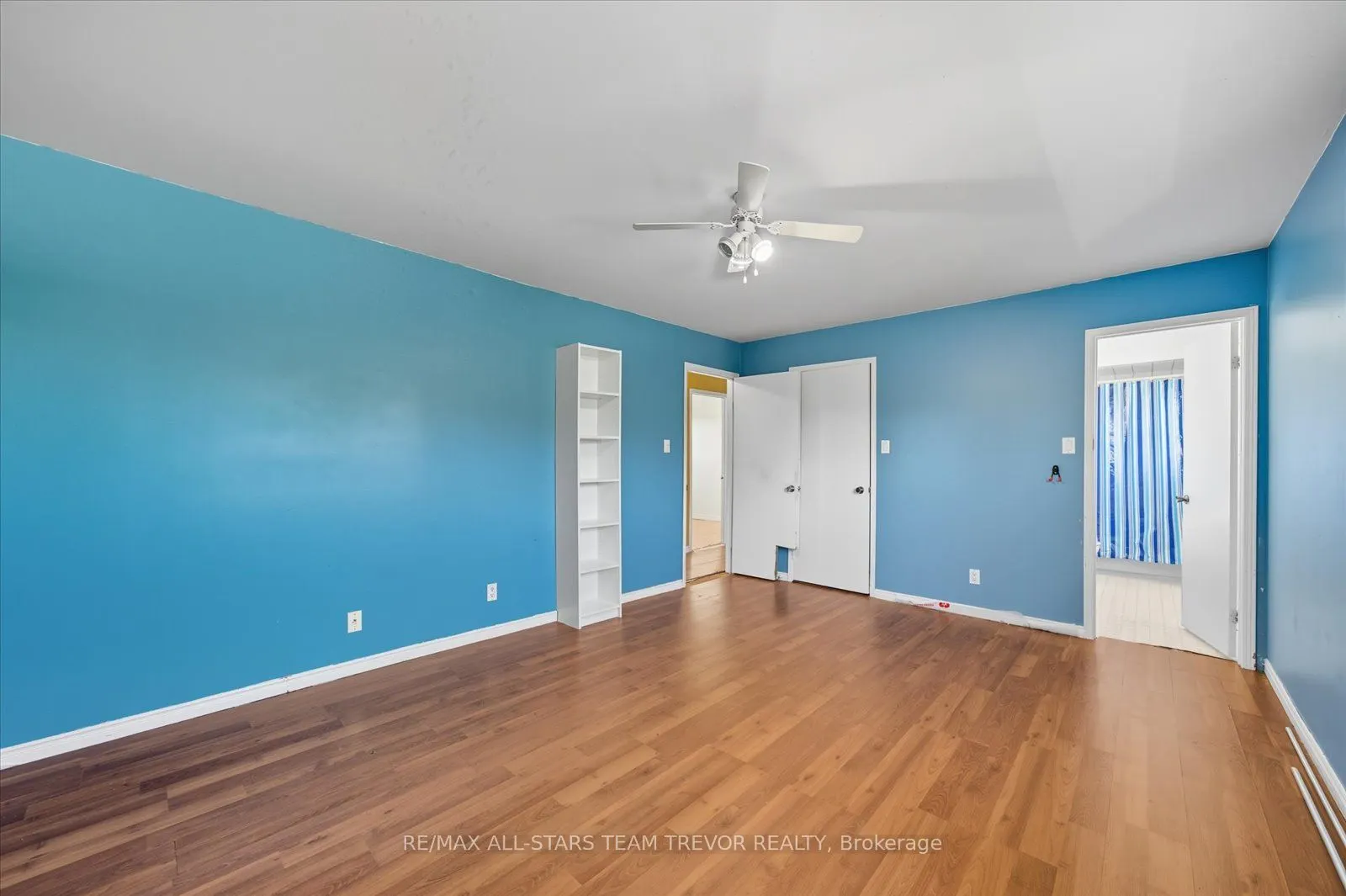24 Oakmeadow Boulevard