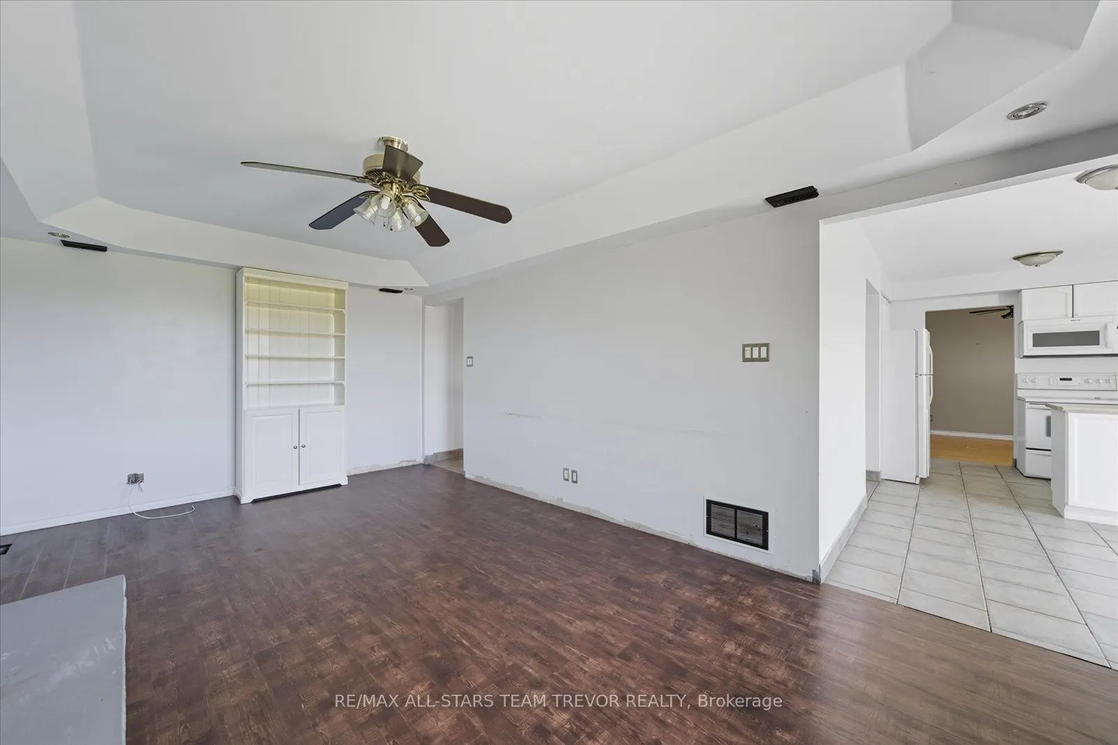 24 Oakmeadow Boulevard