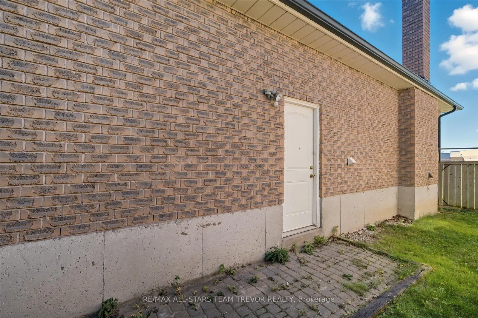 24 Oakmeadow Boulevard