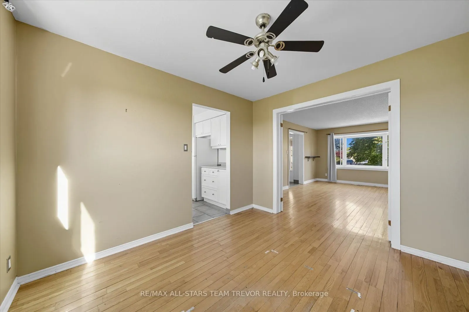 24 Oakmeadow Boulevard