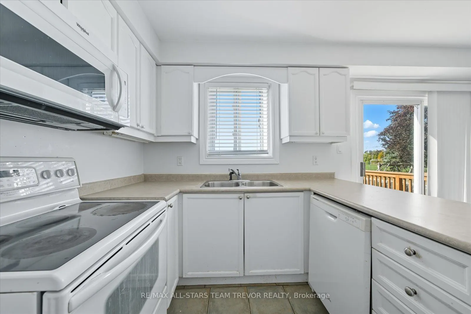 24 Oakmeadow Boulevard