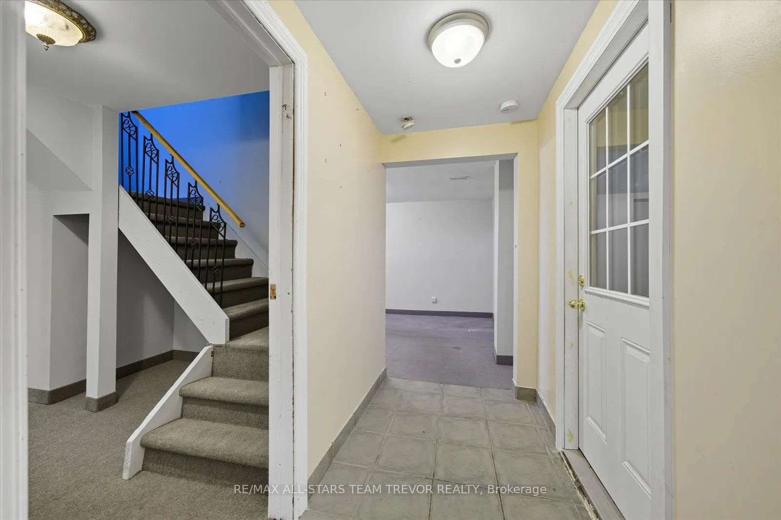 24 Oakmeadow Boulevard