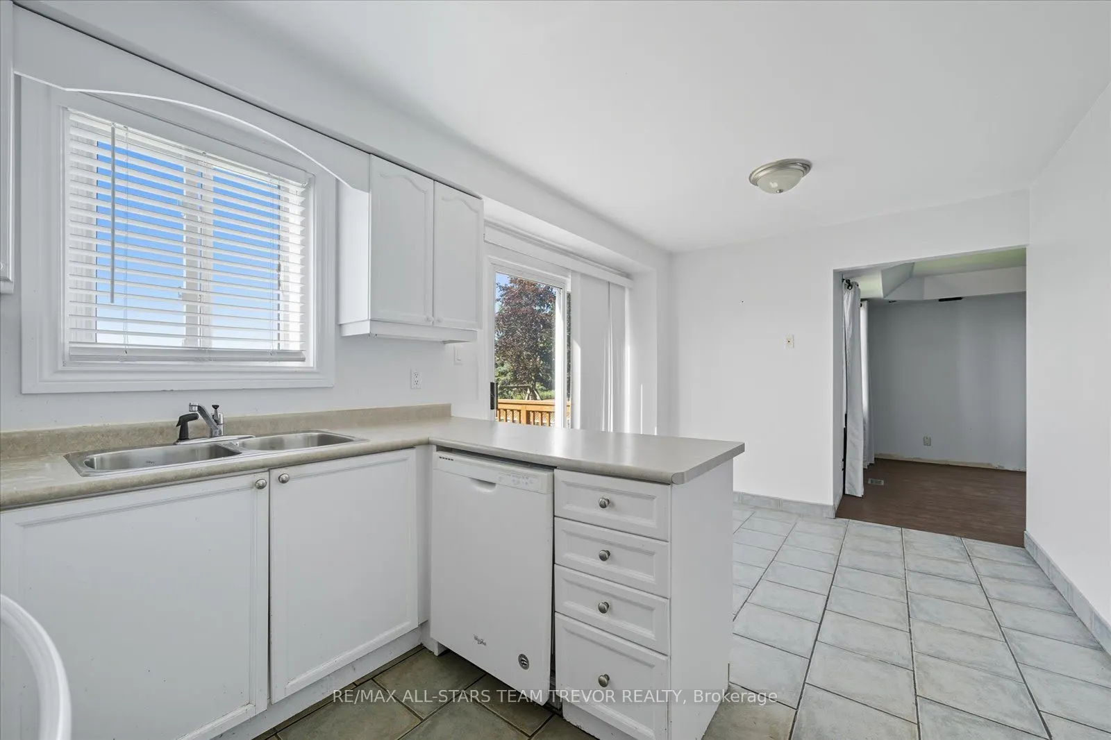 24 Oakmeadow Boulevard