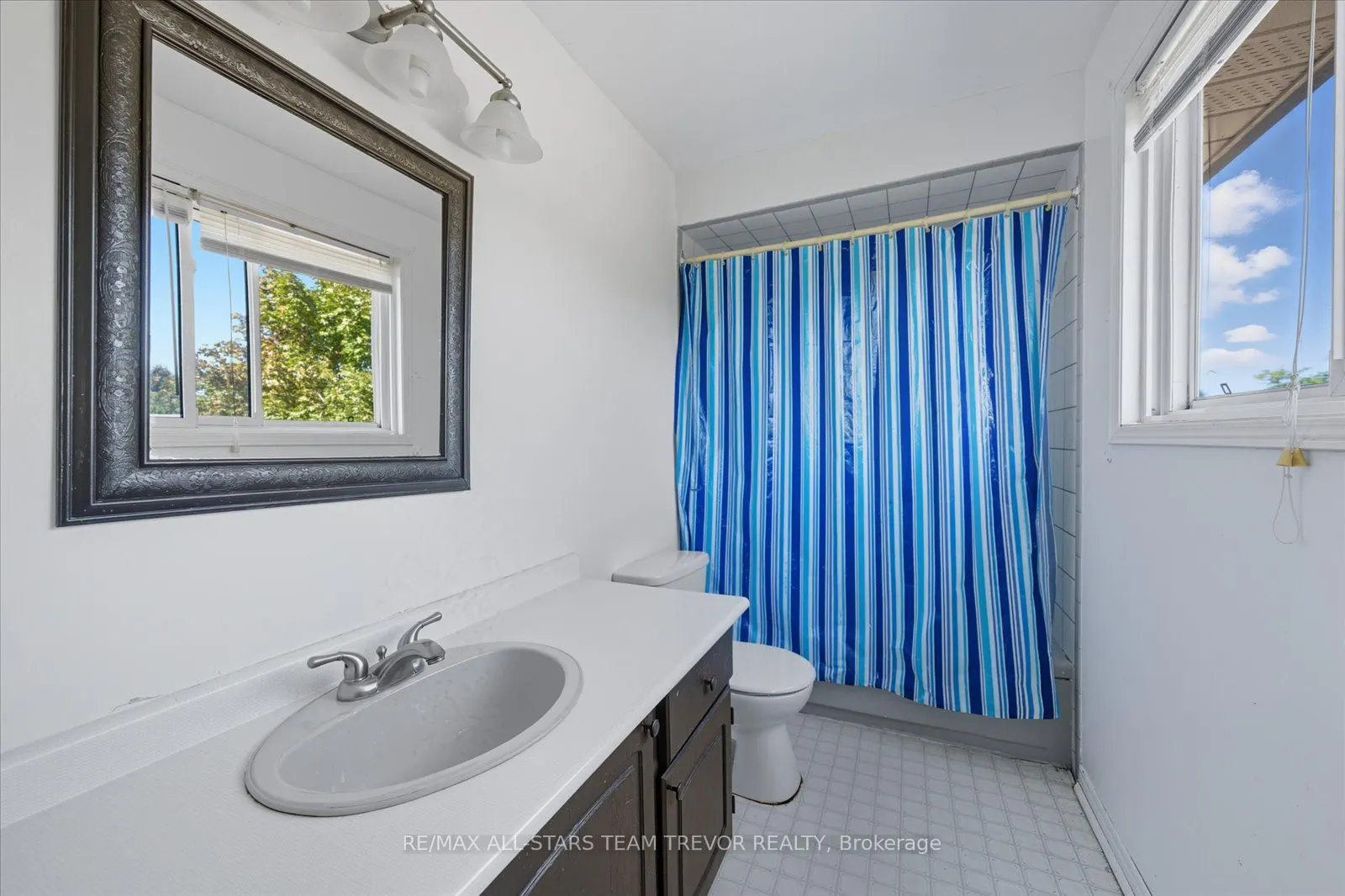24 Oakmeadow Boulevard