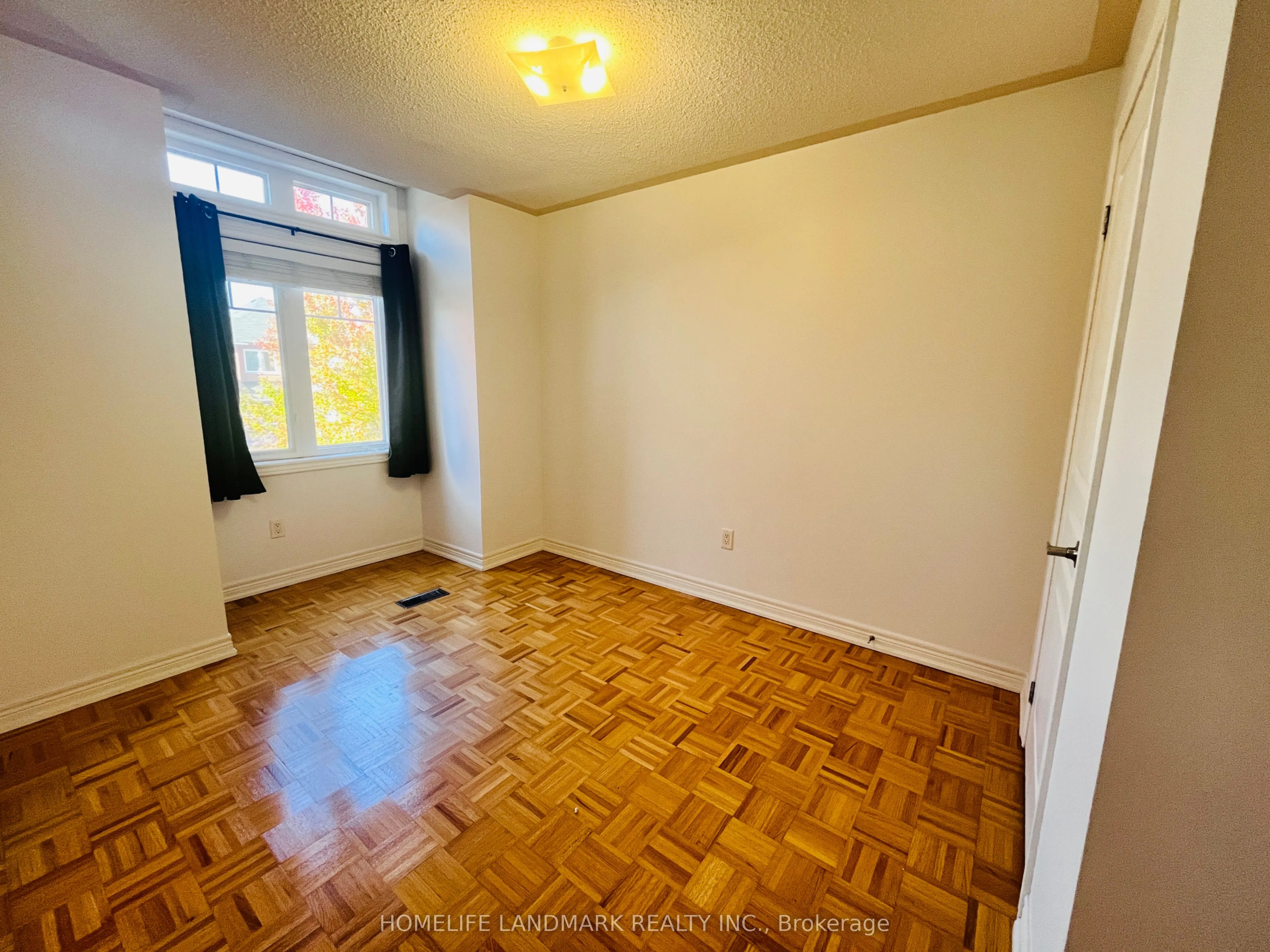 27 Thistle Avenue