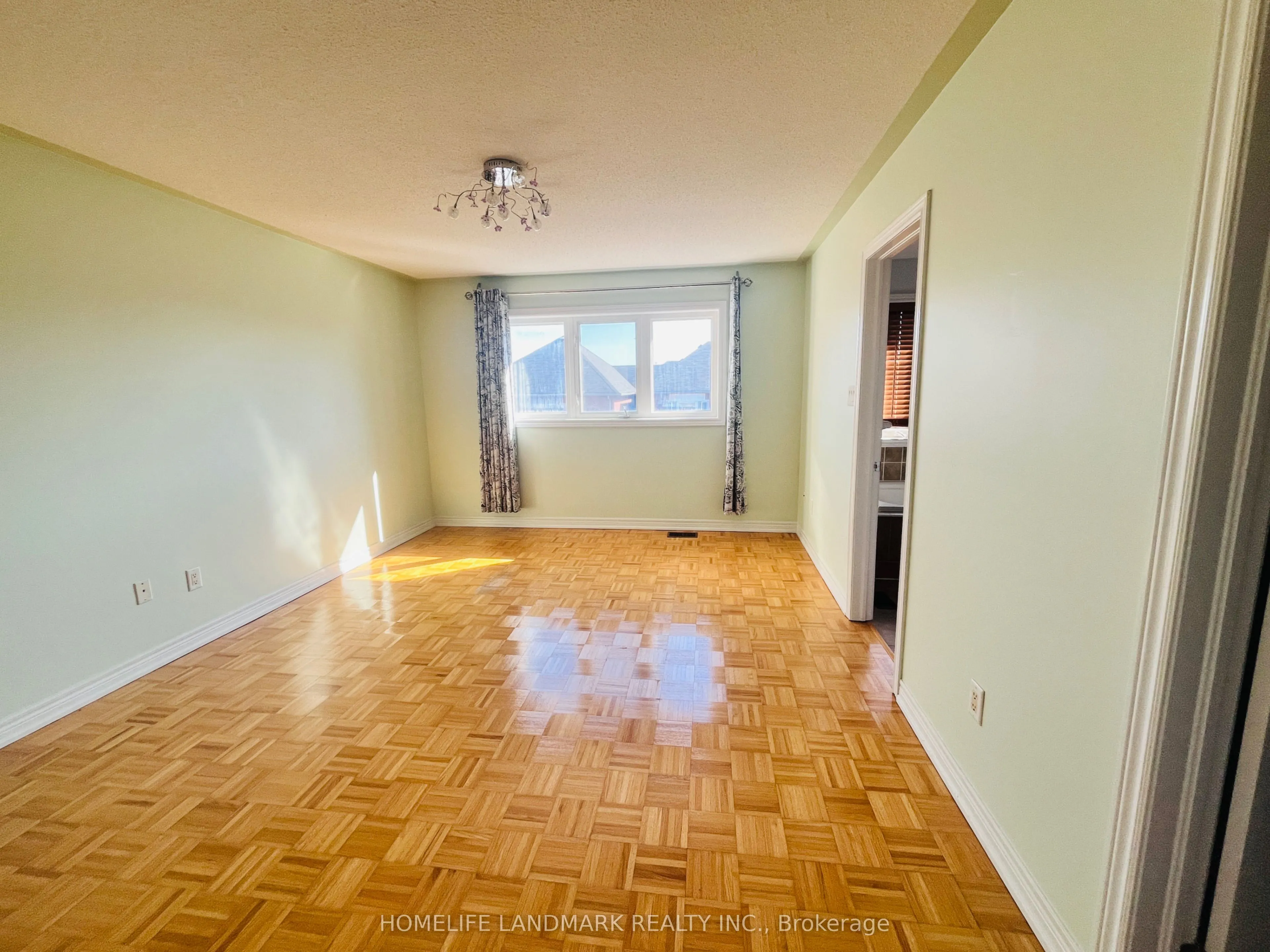 27 Thistle Avenue