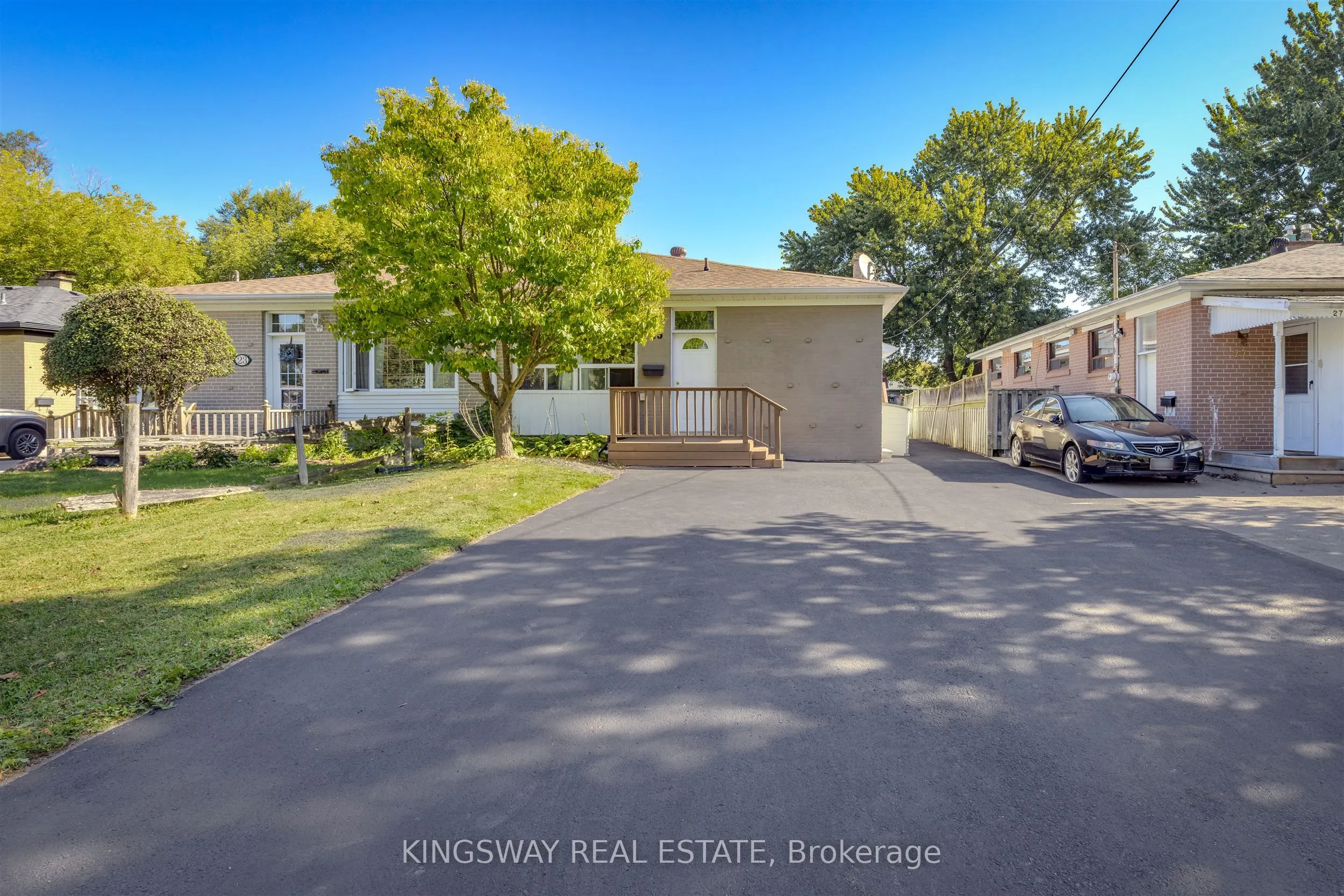25 Bailey Crescent