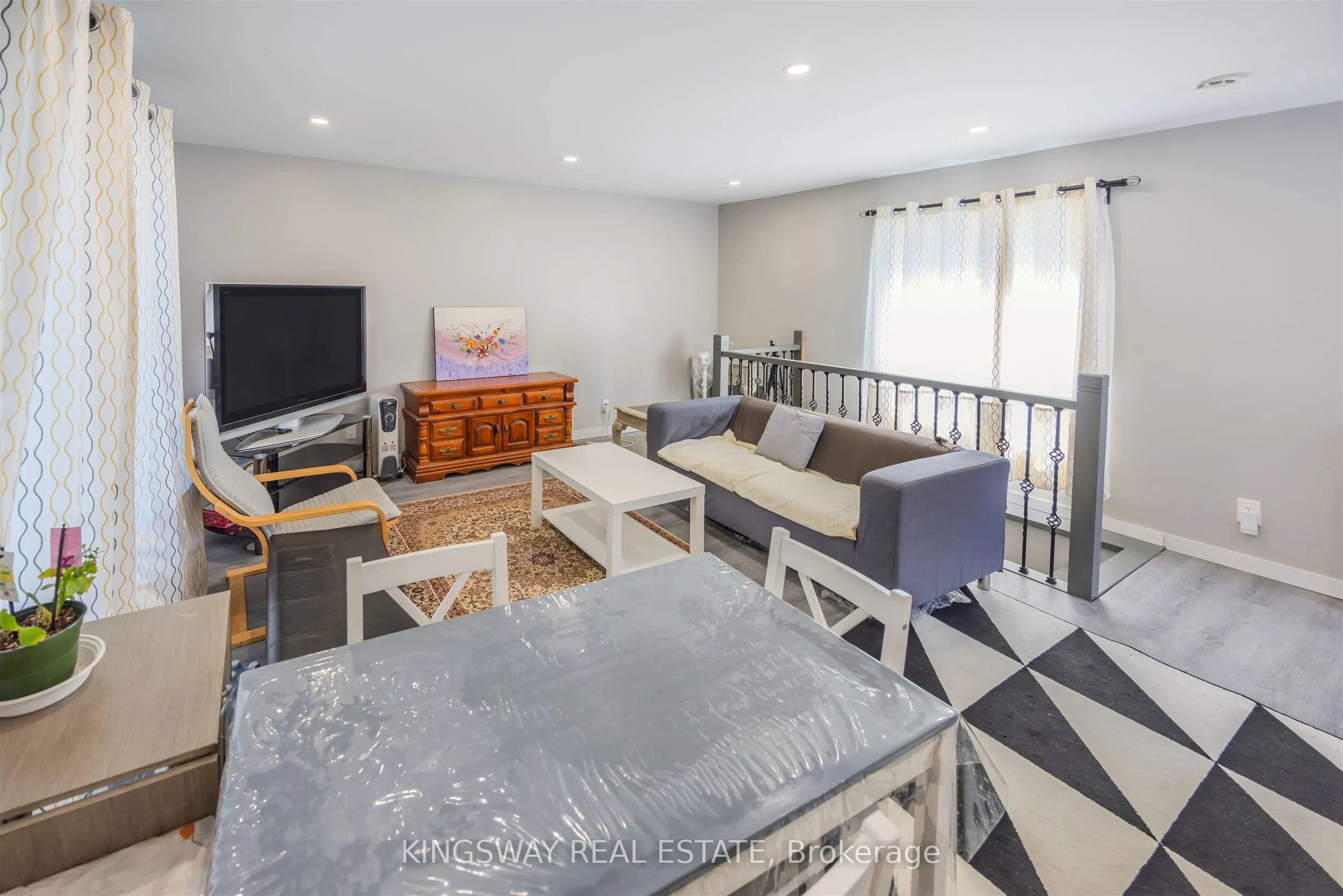 25 Bailey Crescent