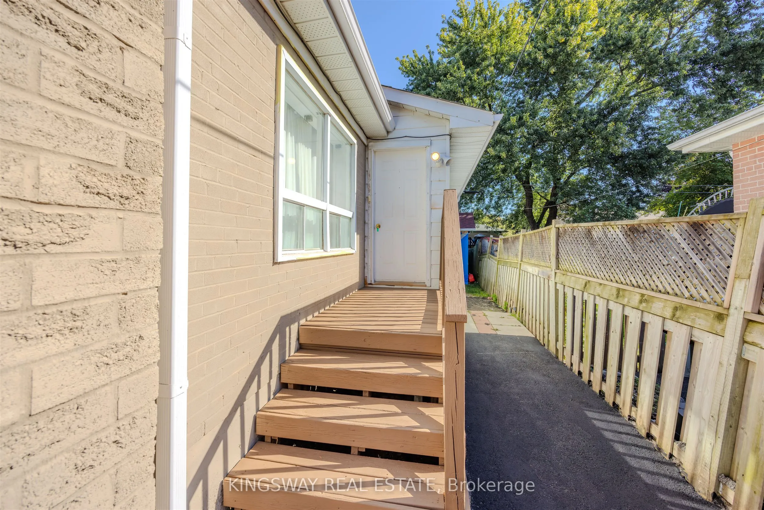 25 Bailey Crescent