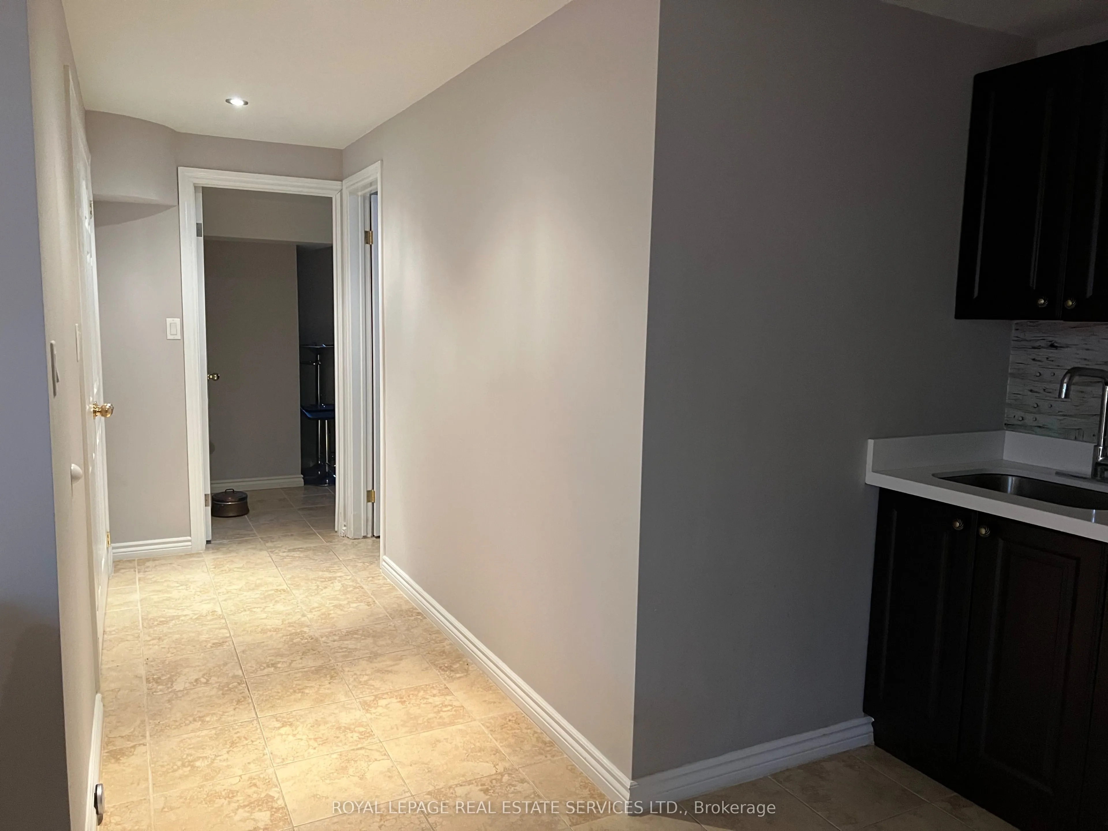 72 Silver Oaks Boulevard, #Lower