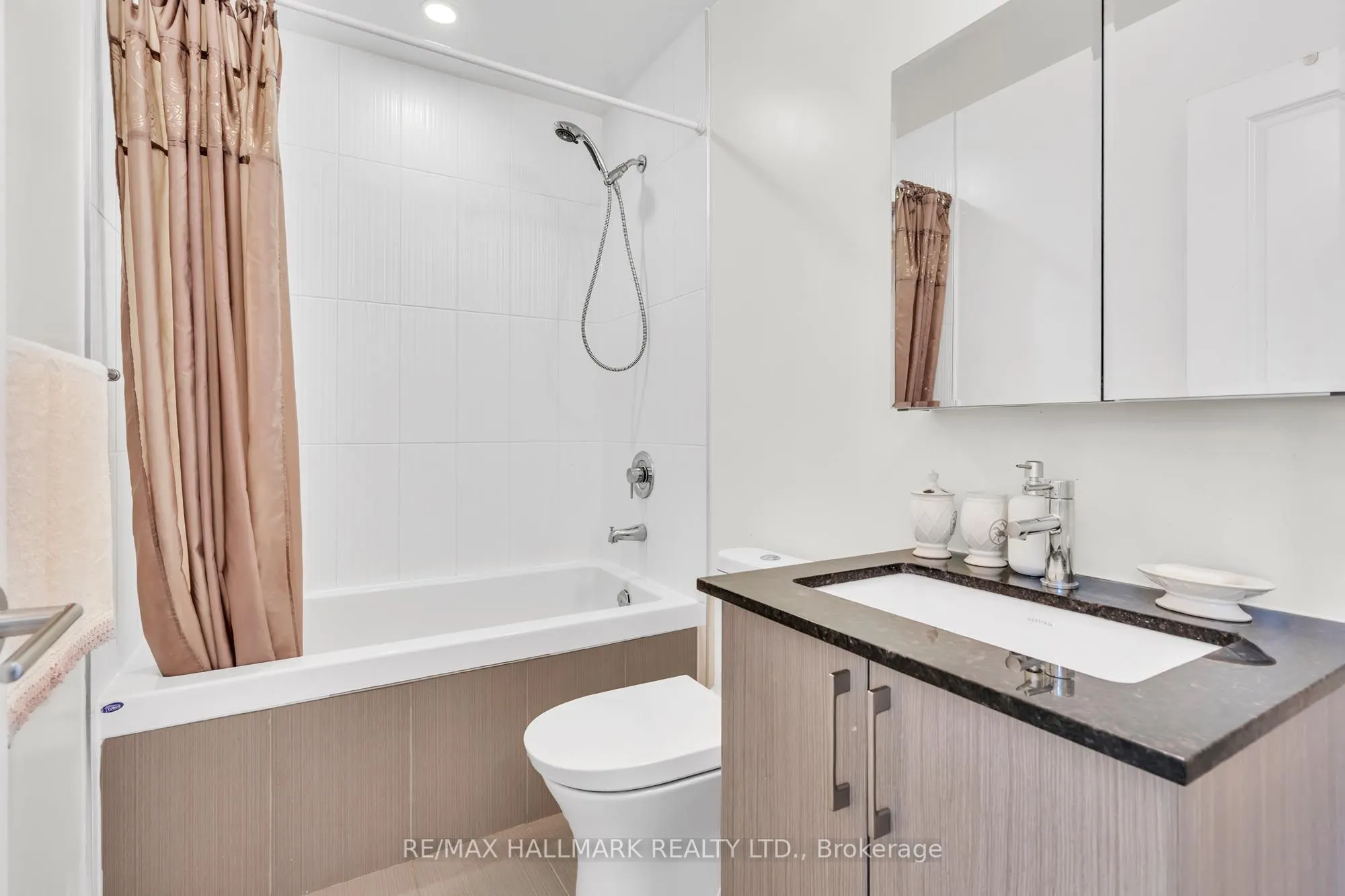 9608 Yonge Street, #1609A