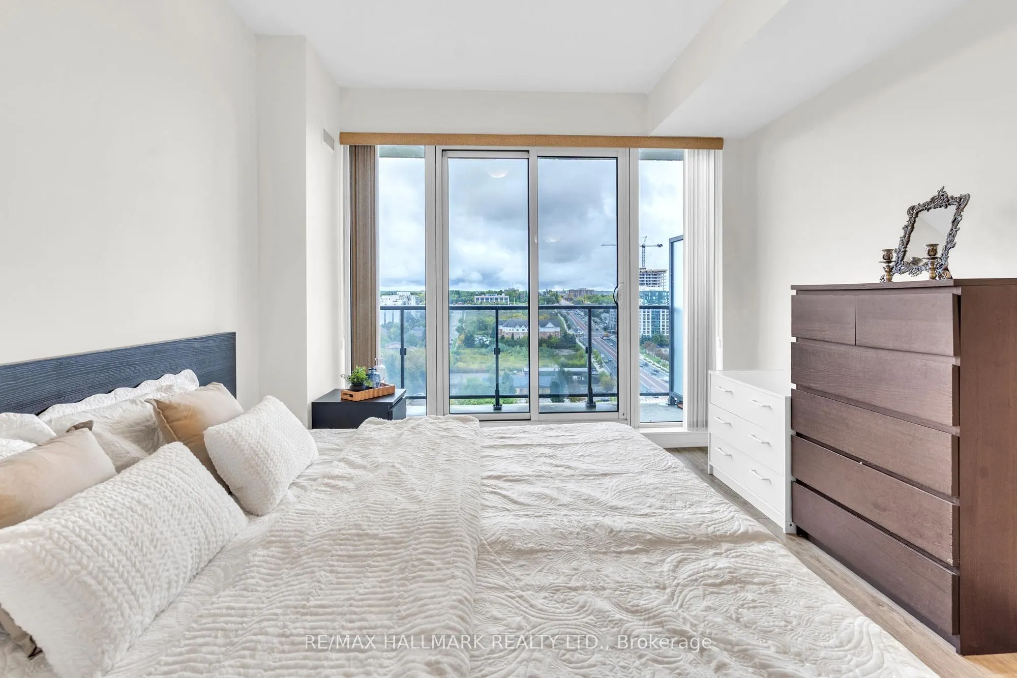 9608 Yonge Street, #1609A