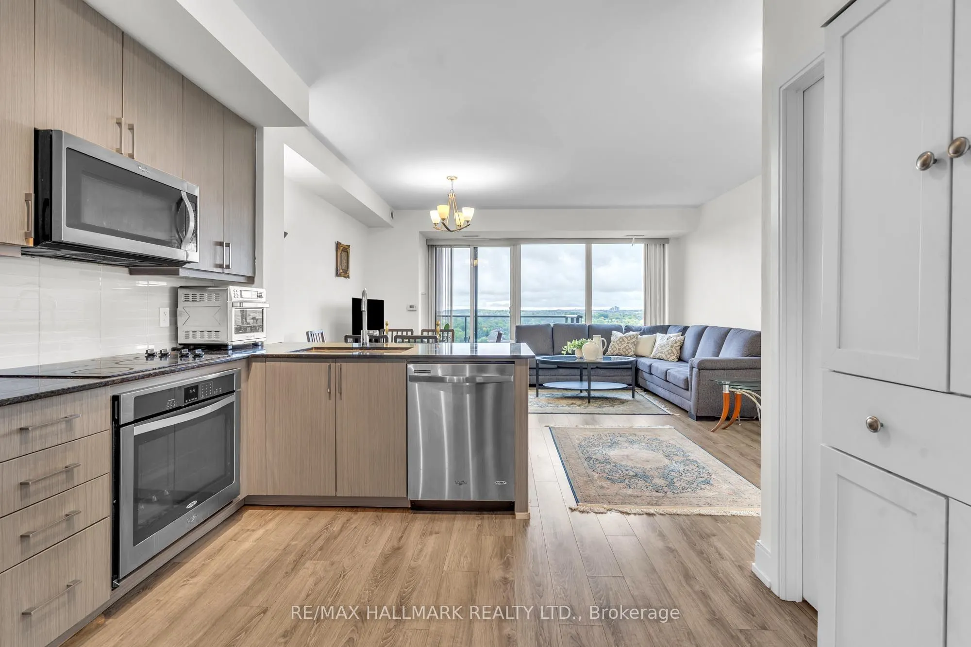 9608 Yonge Street, #1609A