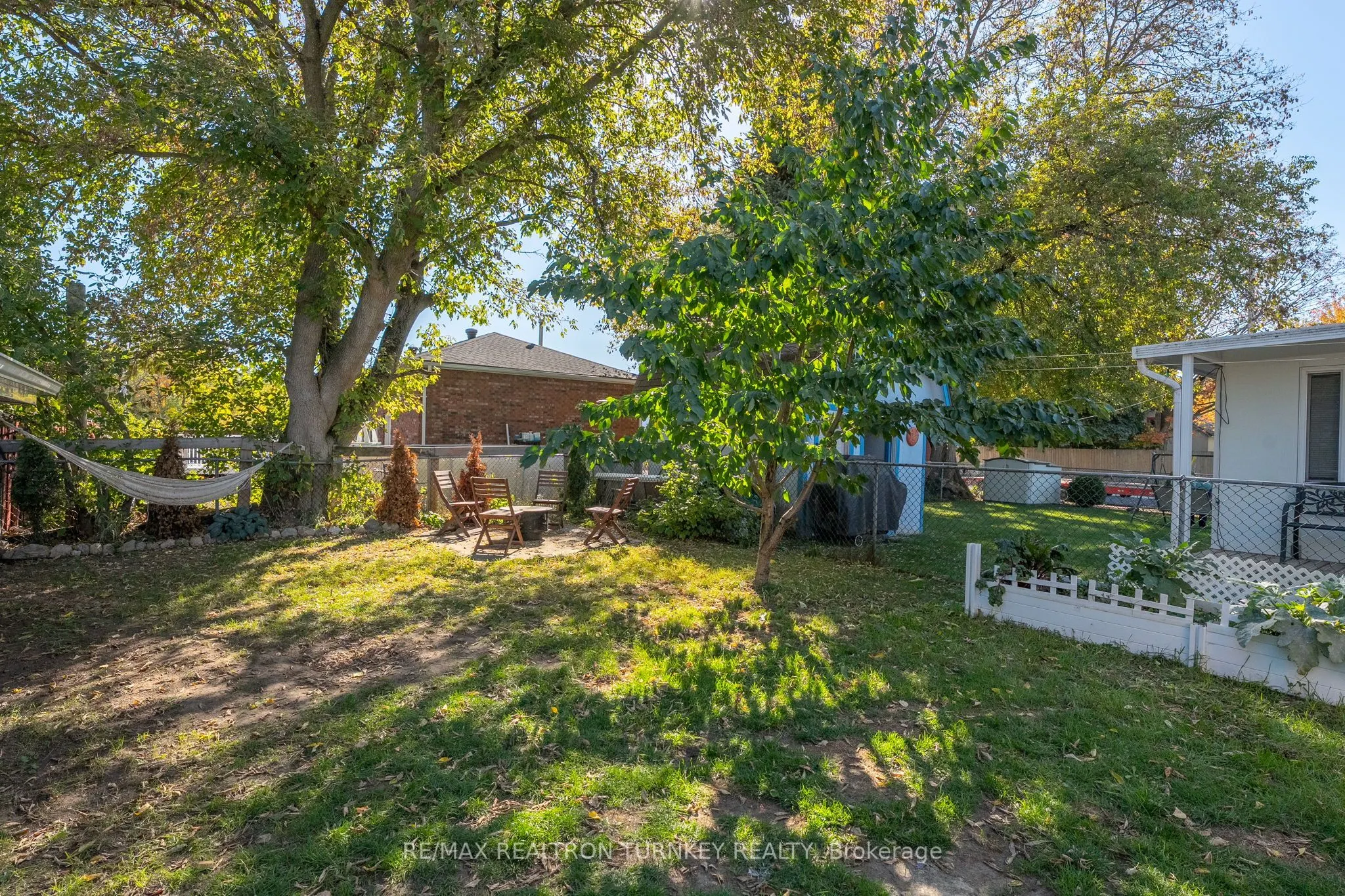 86 Simcoe Street