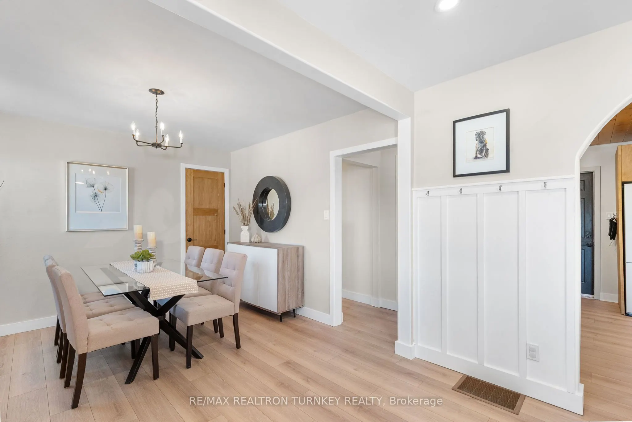 86 Simcoe Street