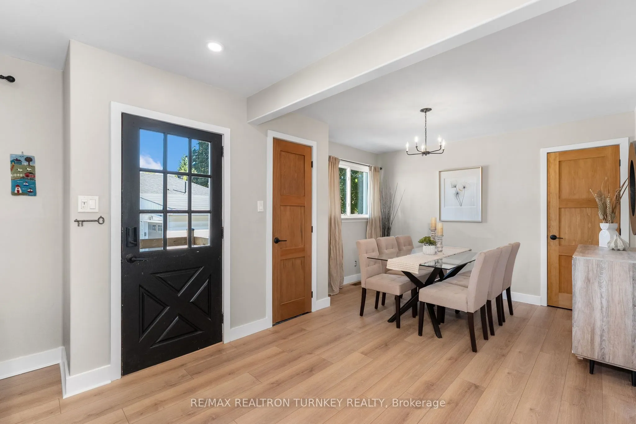 86 Simcoe Street