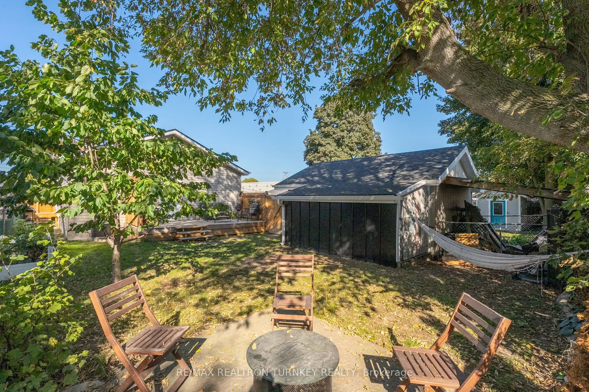 86 Simcoe Street