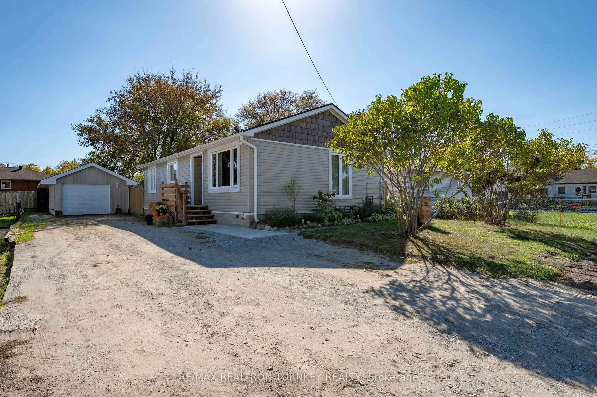 86 Simcoe Street