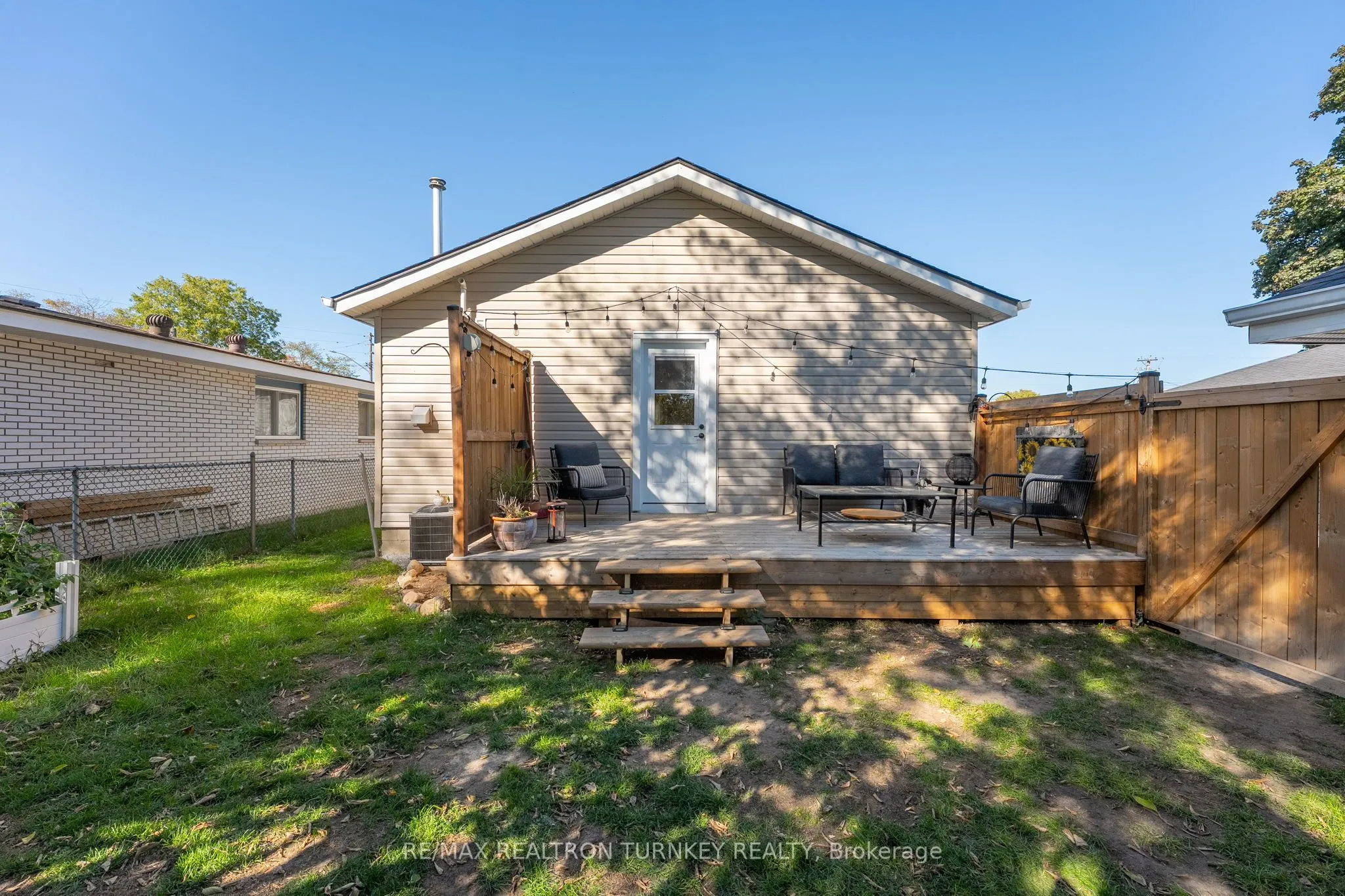 86 Simcoe Street