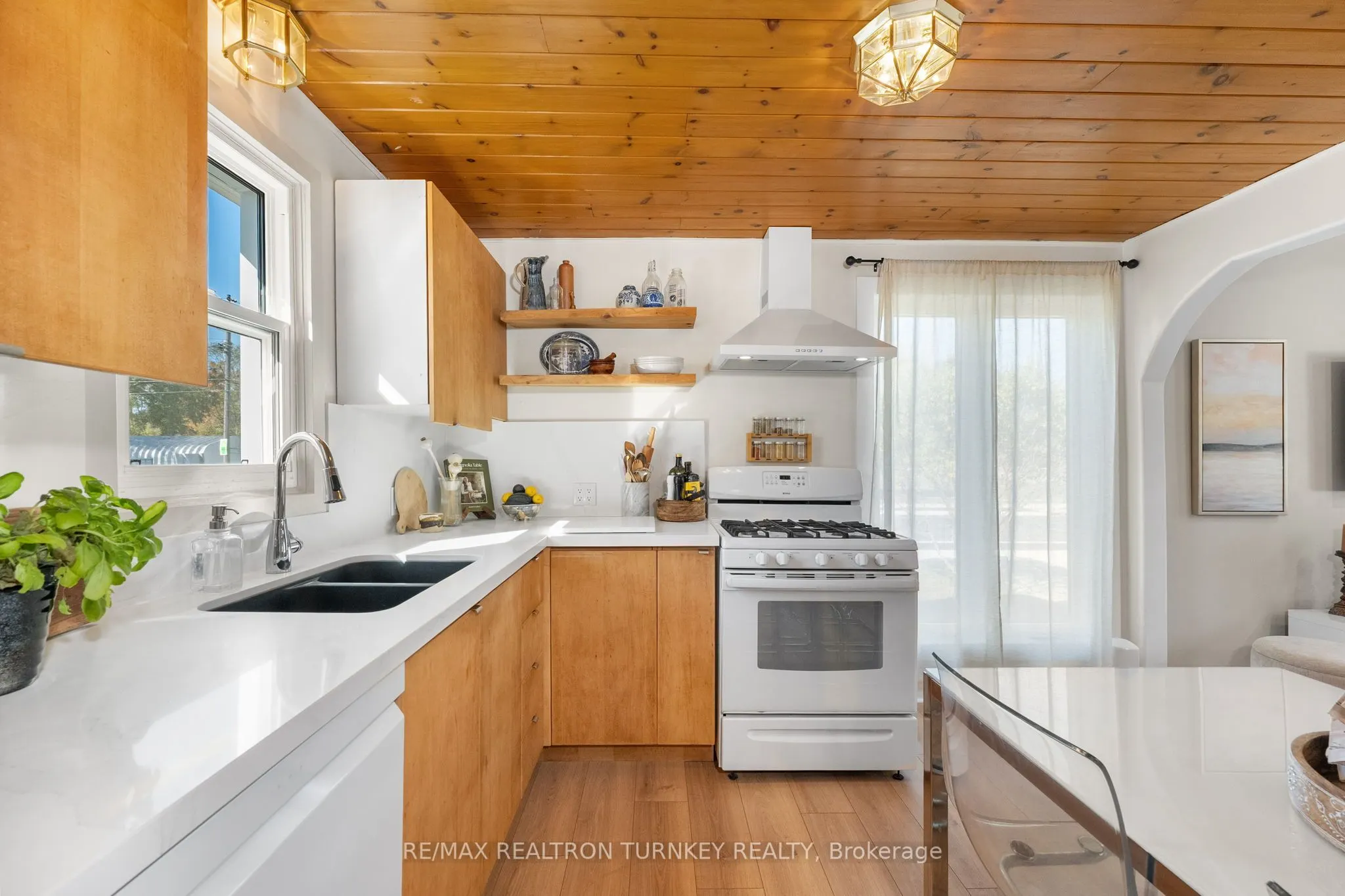 86 Simcoe Street