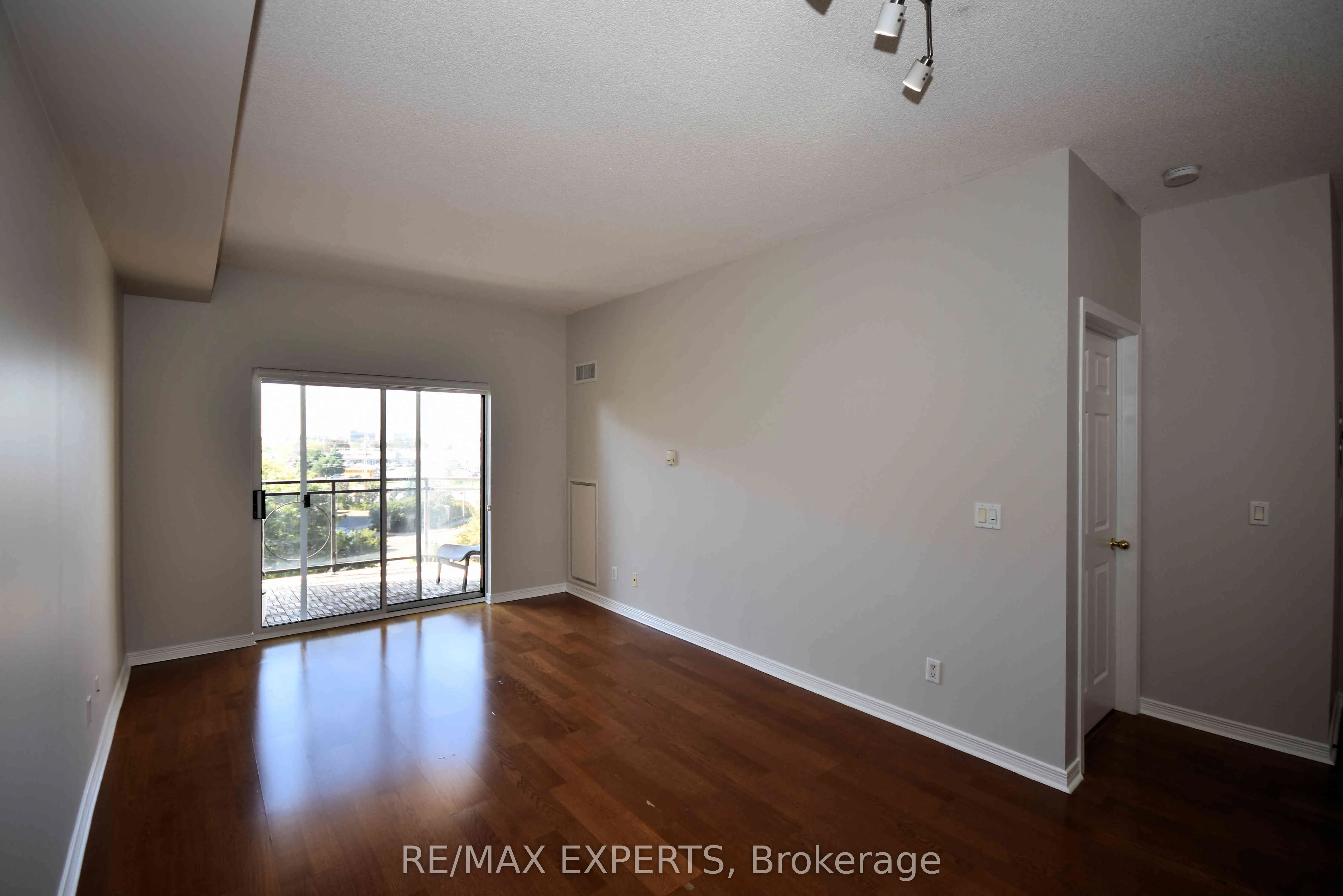 2 Maison Parc Court, #416