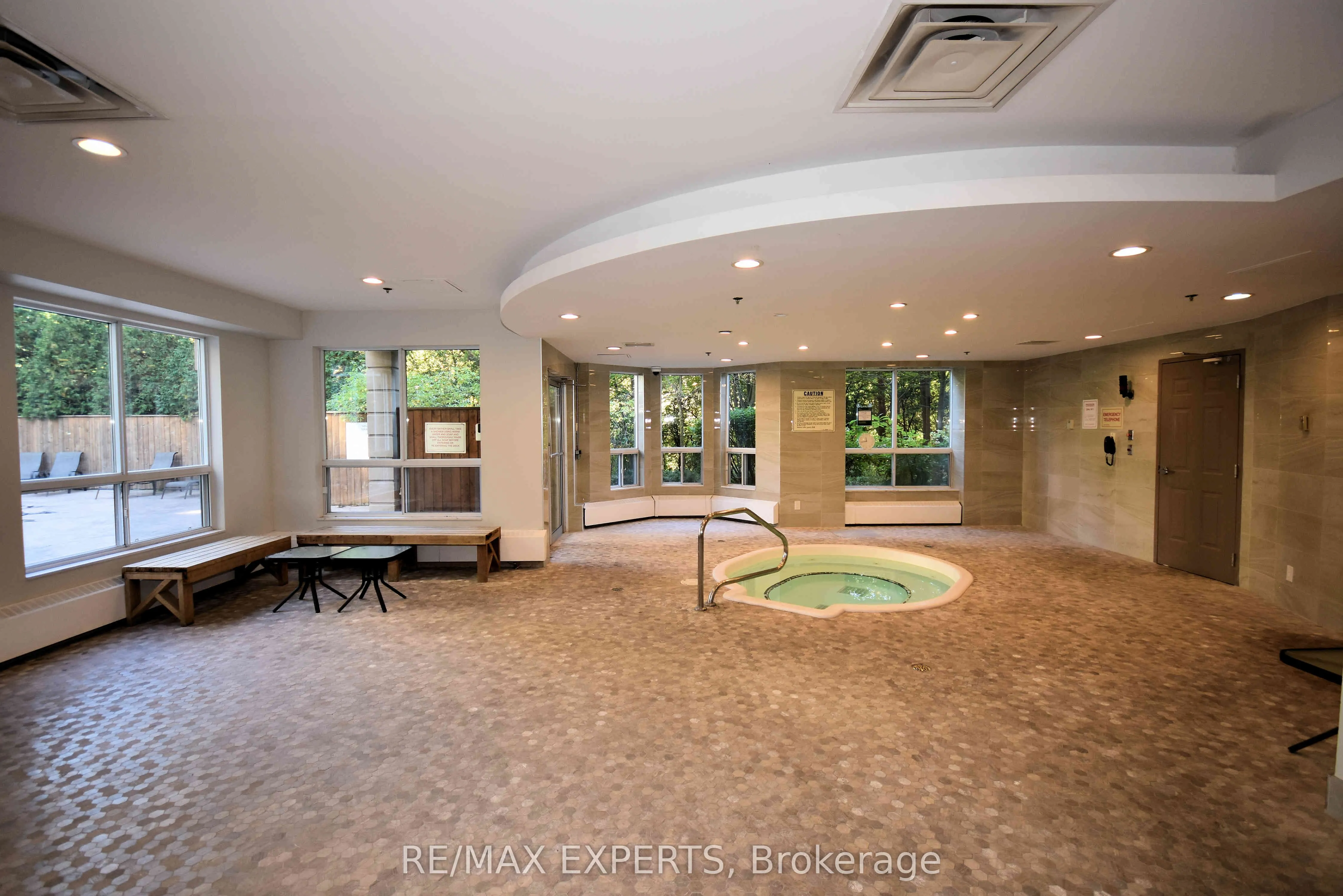 2 Maison Parc Court, #416