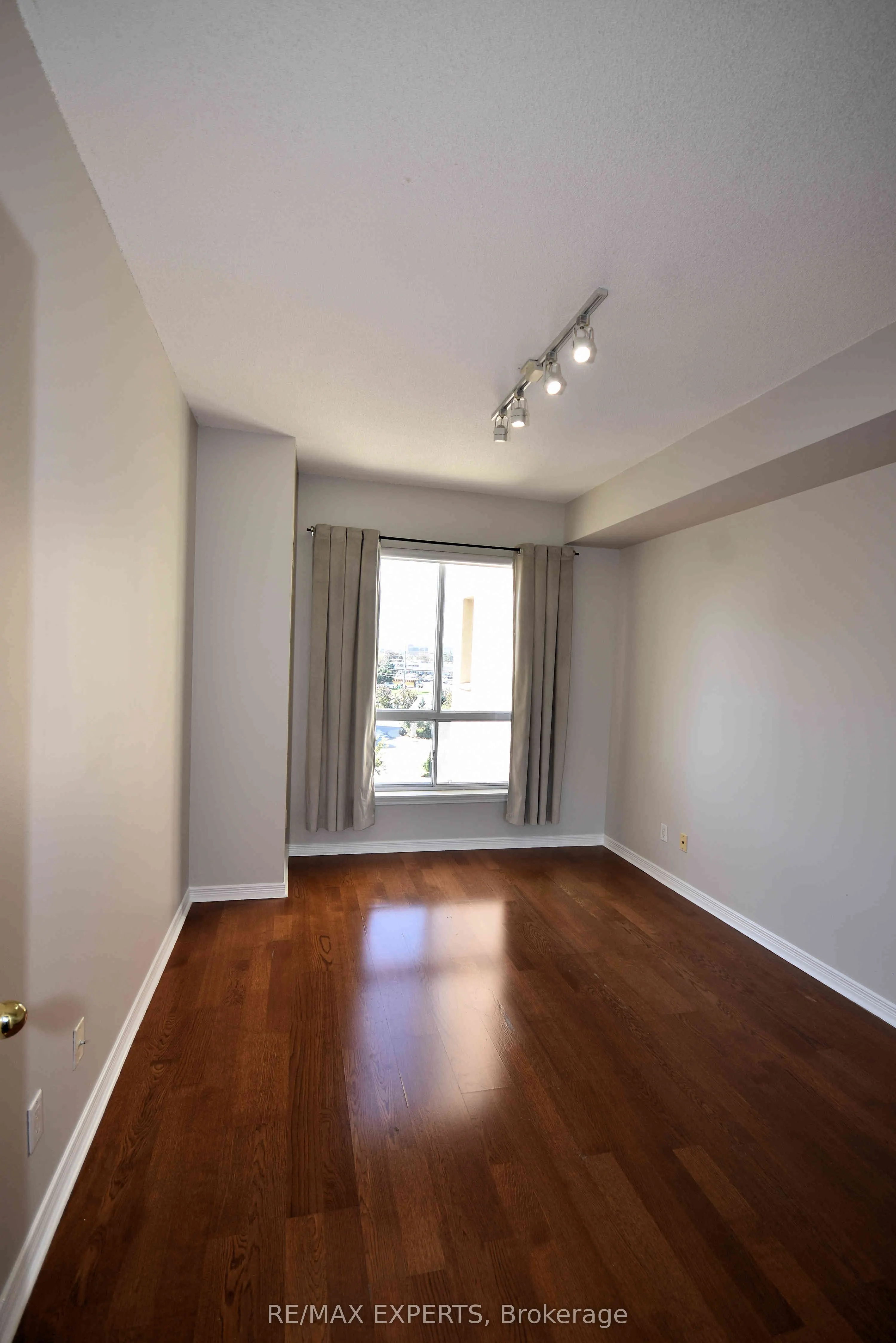 2 Maison Parc Court, #416