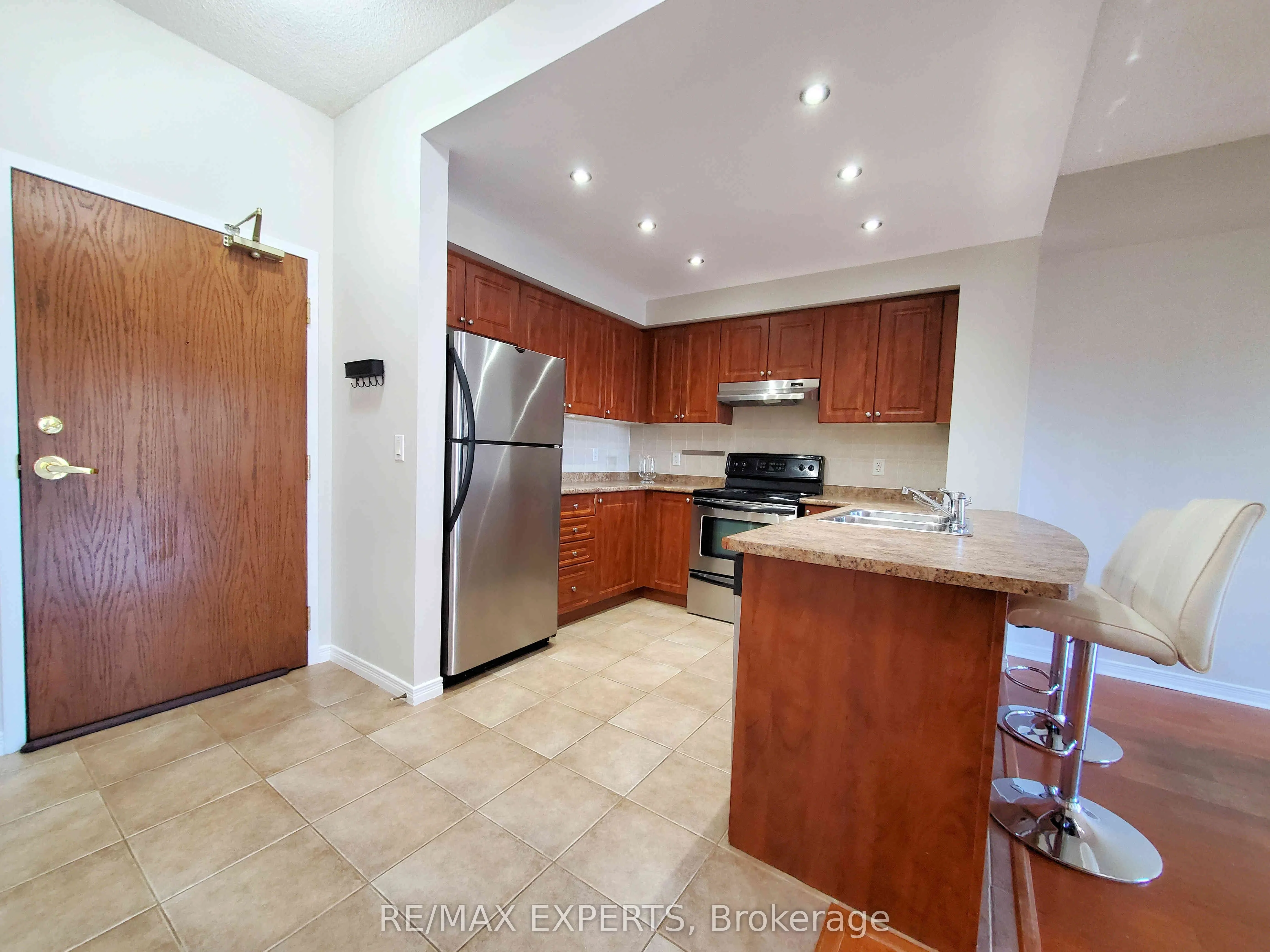 2 Maison Parc Court, #416