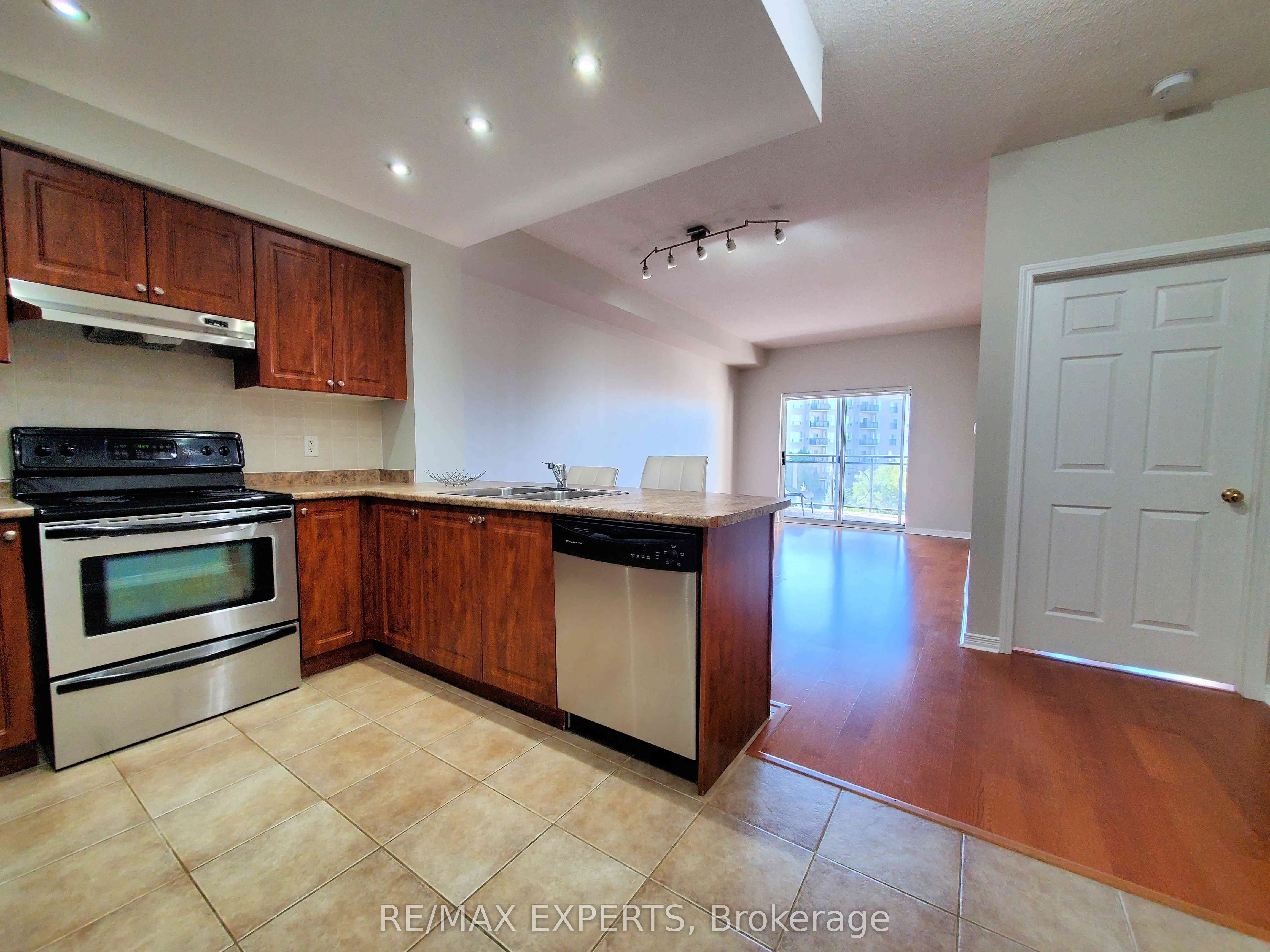 2 Maison Parc Court, #416
