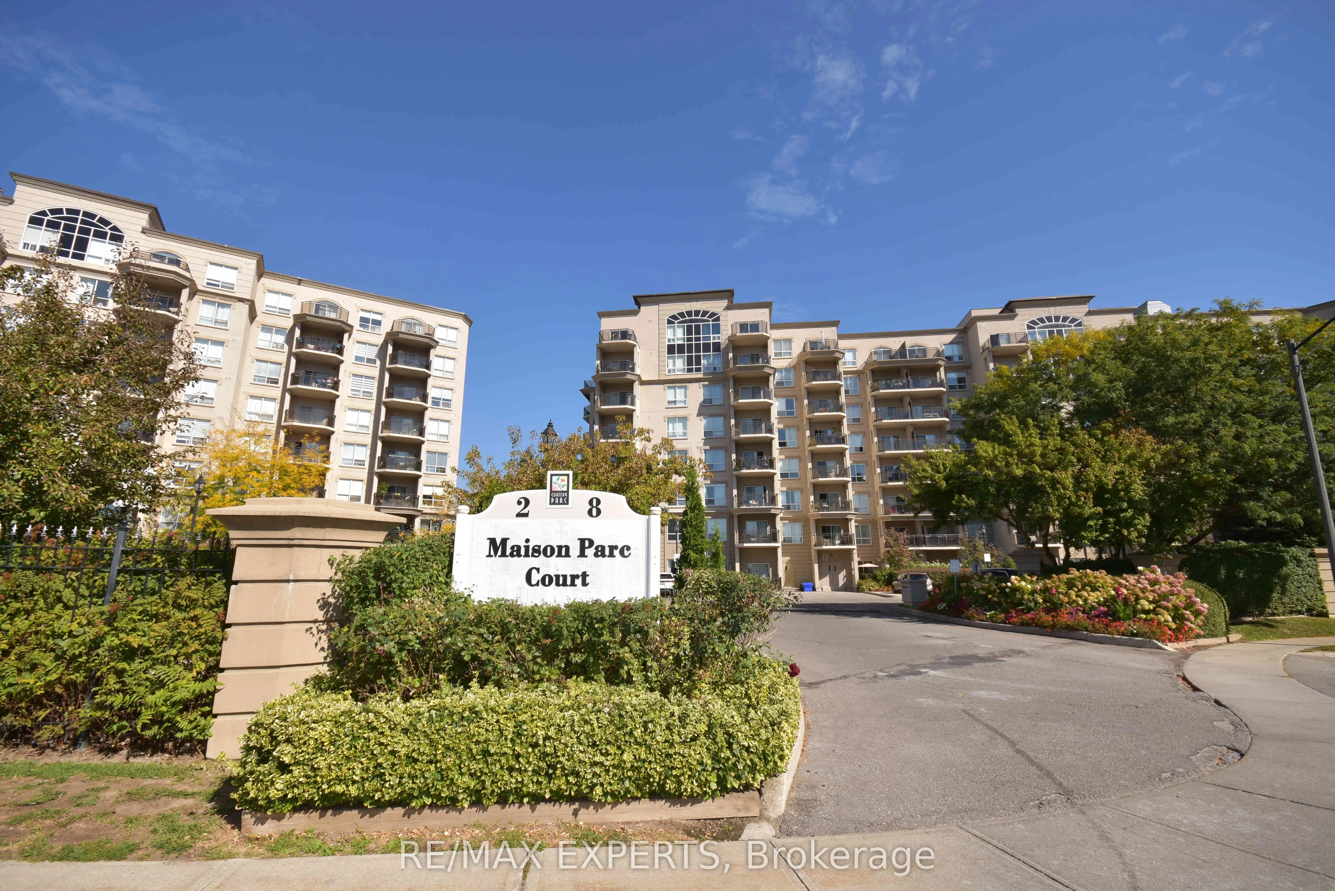 2 Maison Parc Court, #416