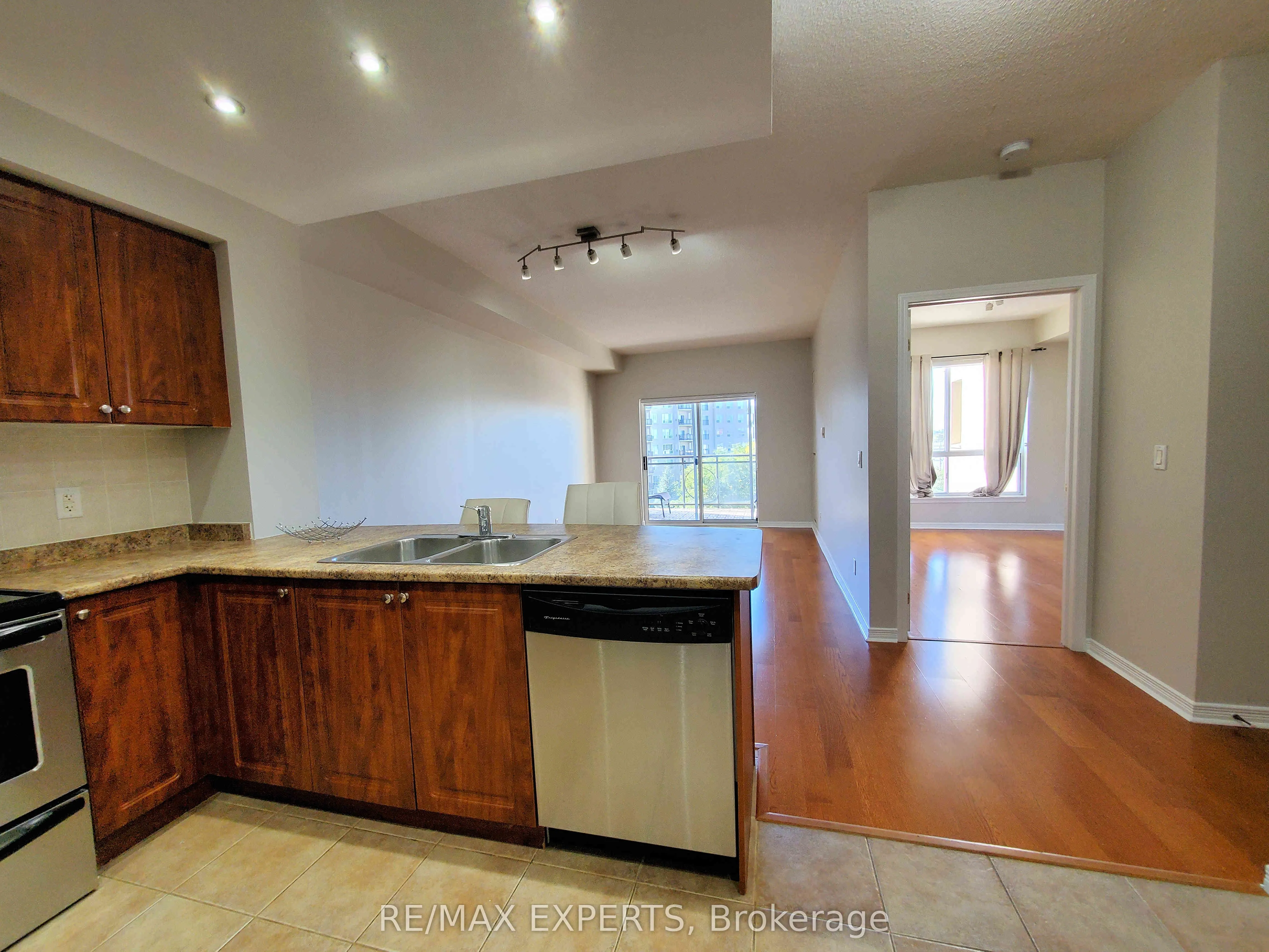 2 Maison Parc Court, #416