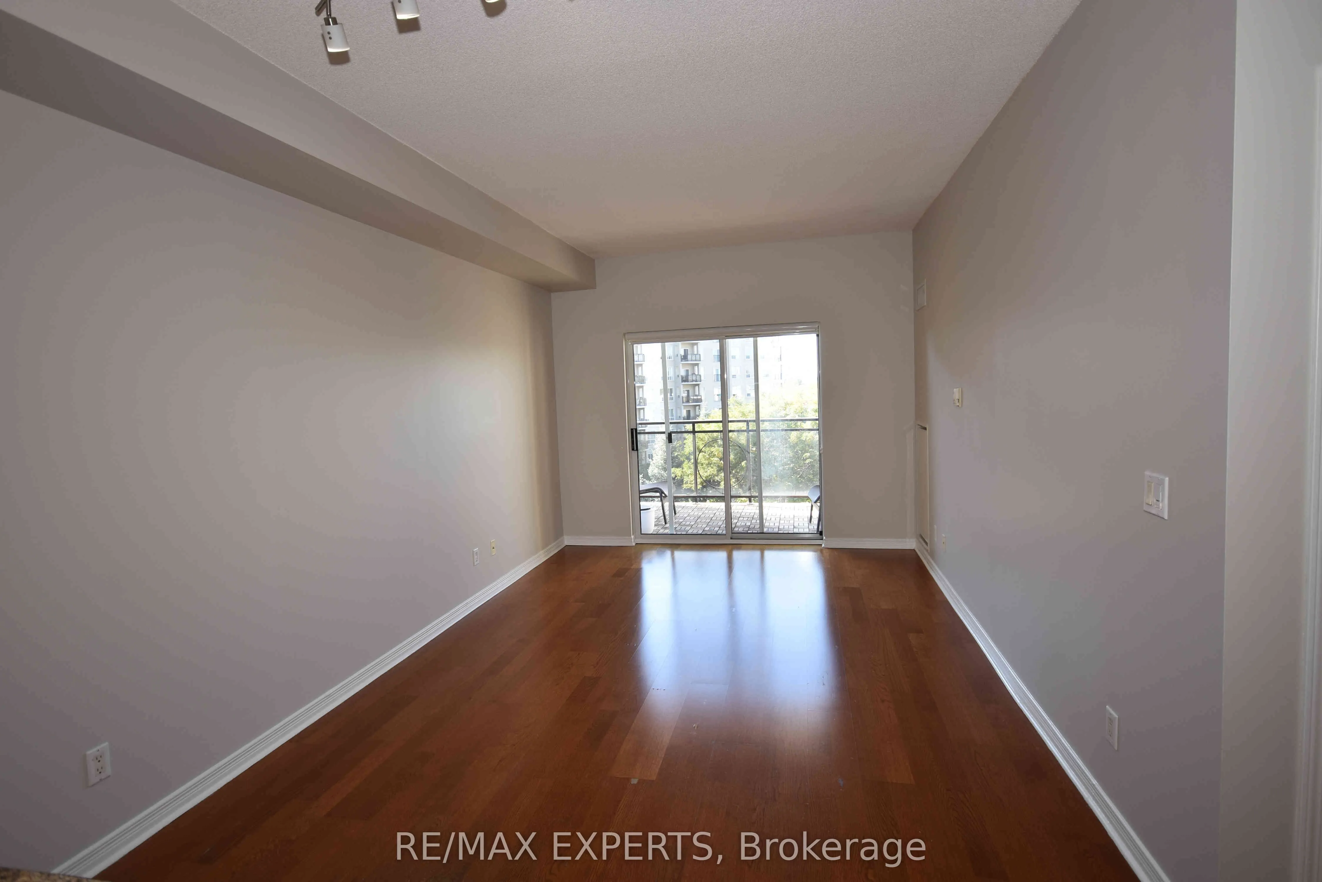 2 Maison Parc Court, #416