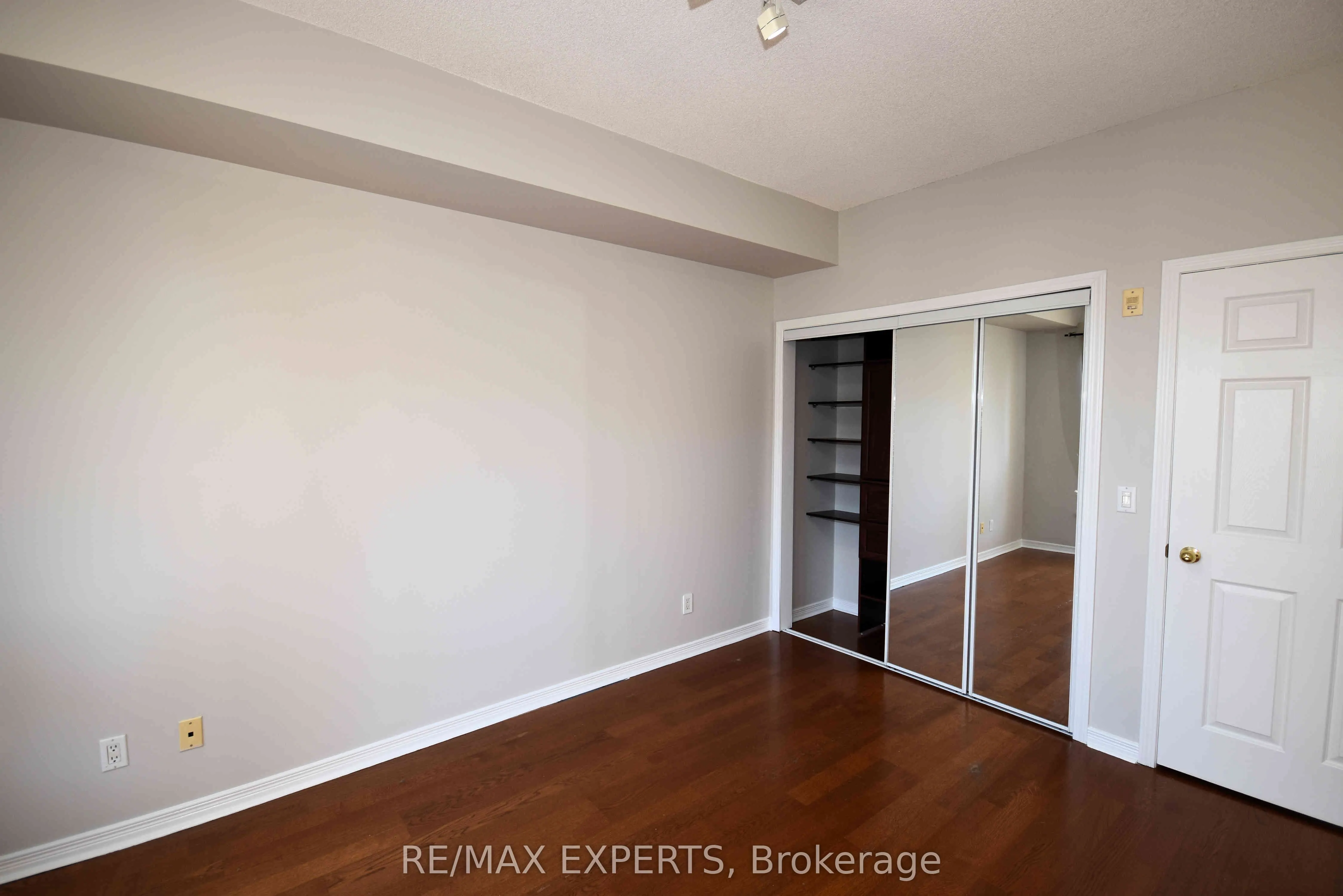 2 Maison Parc Court, #416