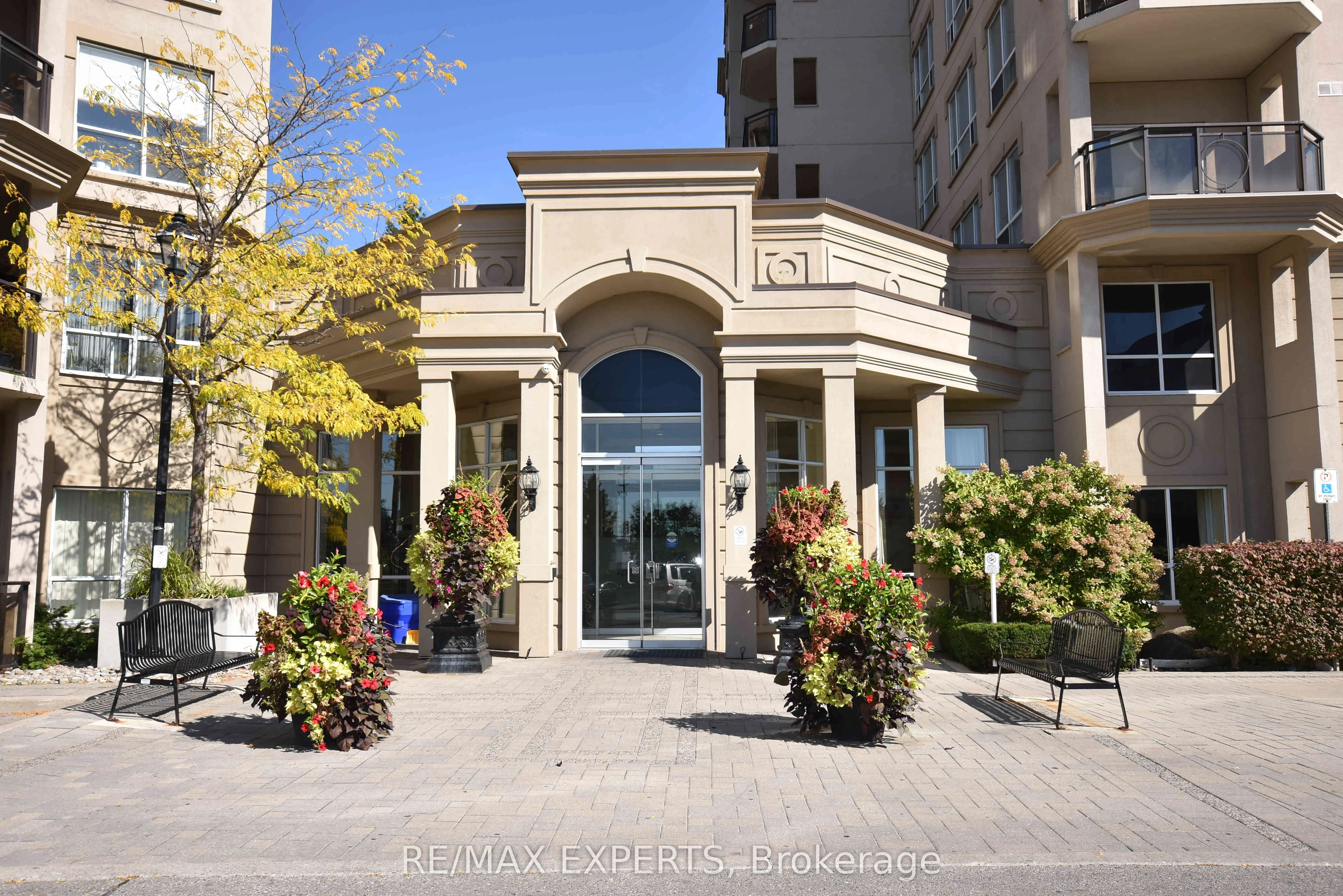 2 Maison Parc Court, #416