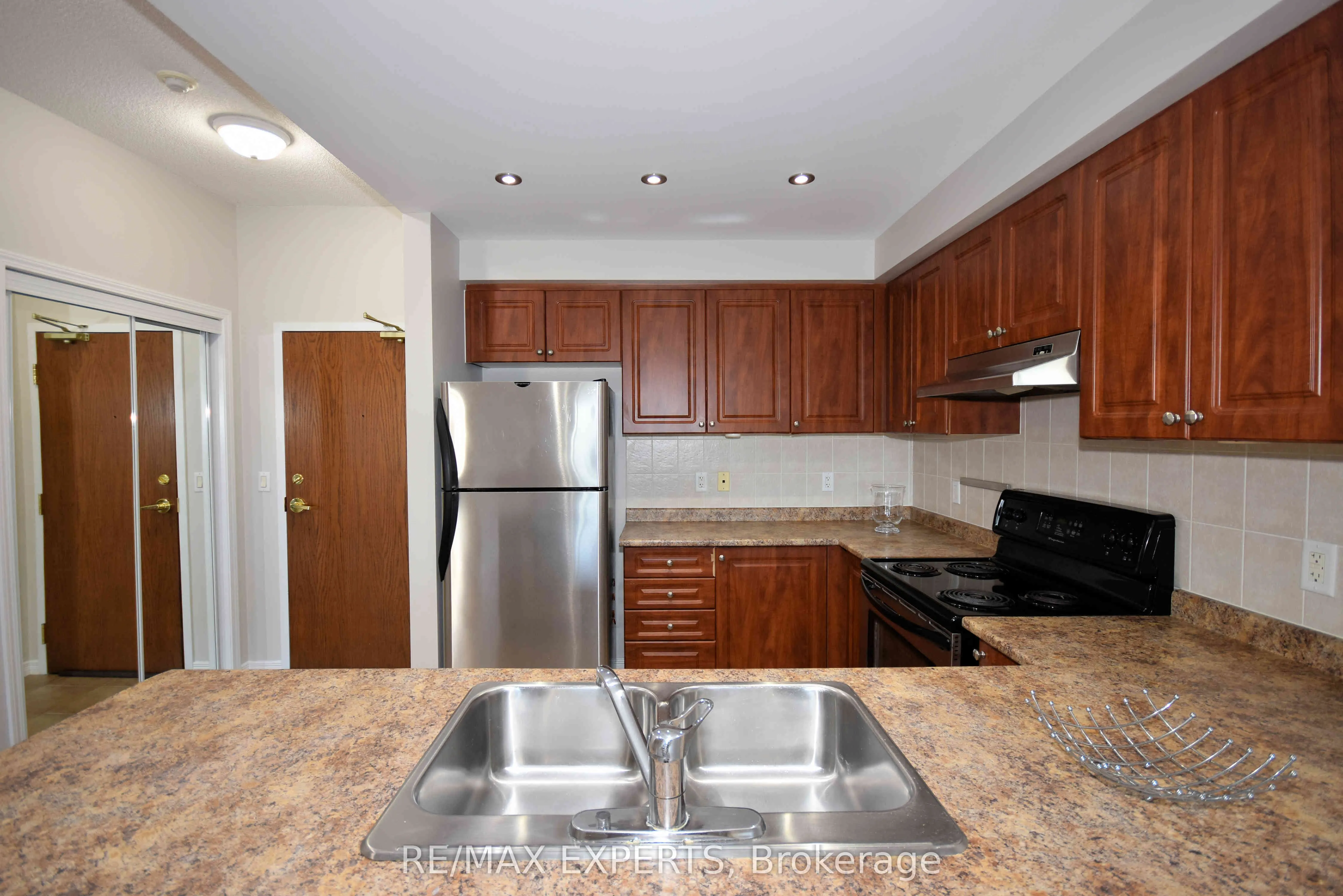 2 Maison Parc Court, #416