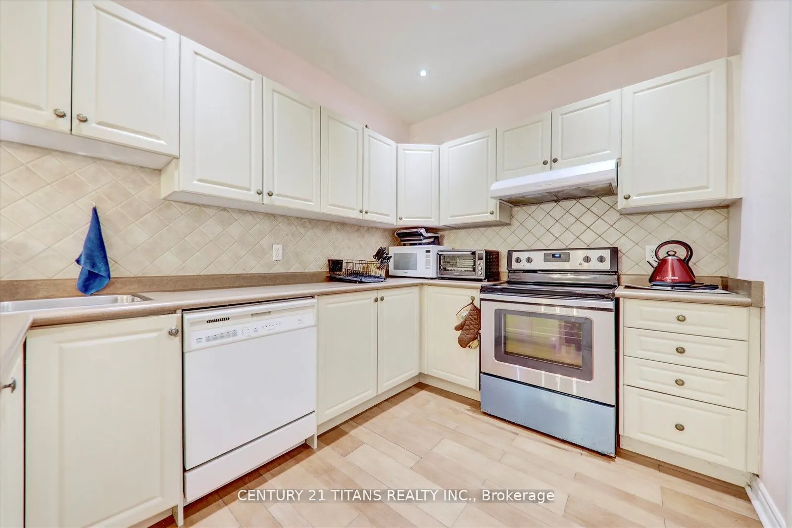 577 Royalpark Way