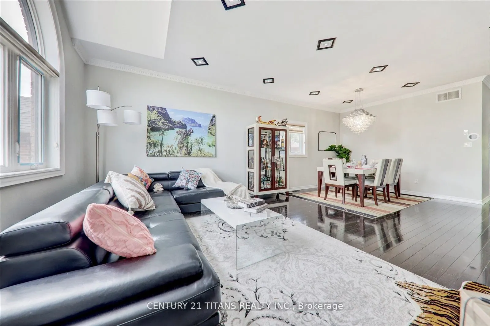 577 Royalpark Way