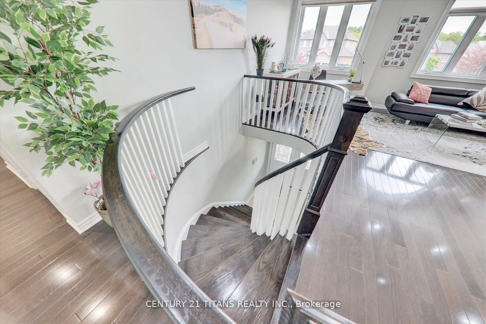 577 Royalpark Way