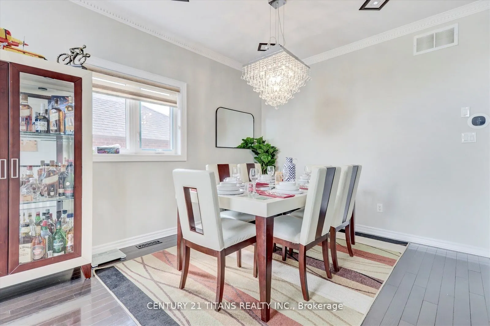 577 Royalpark Way