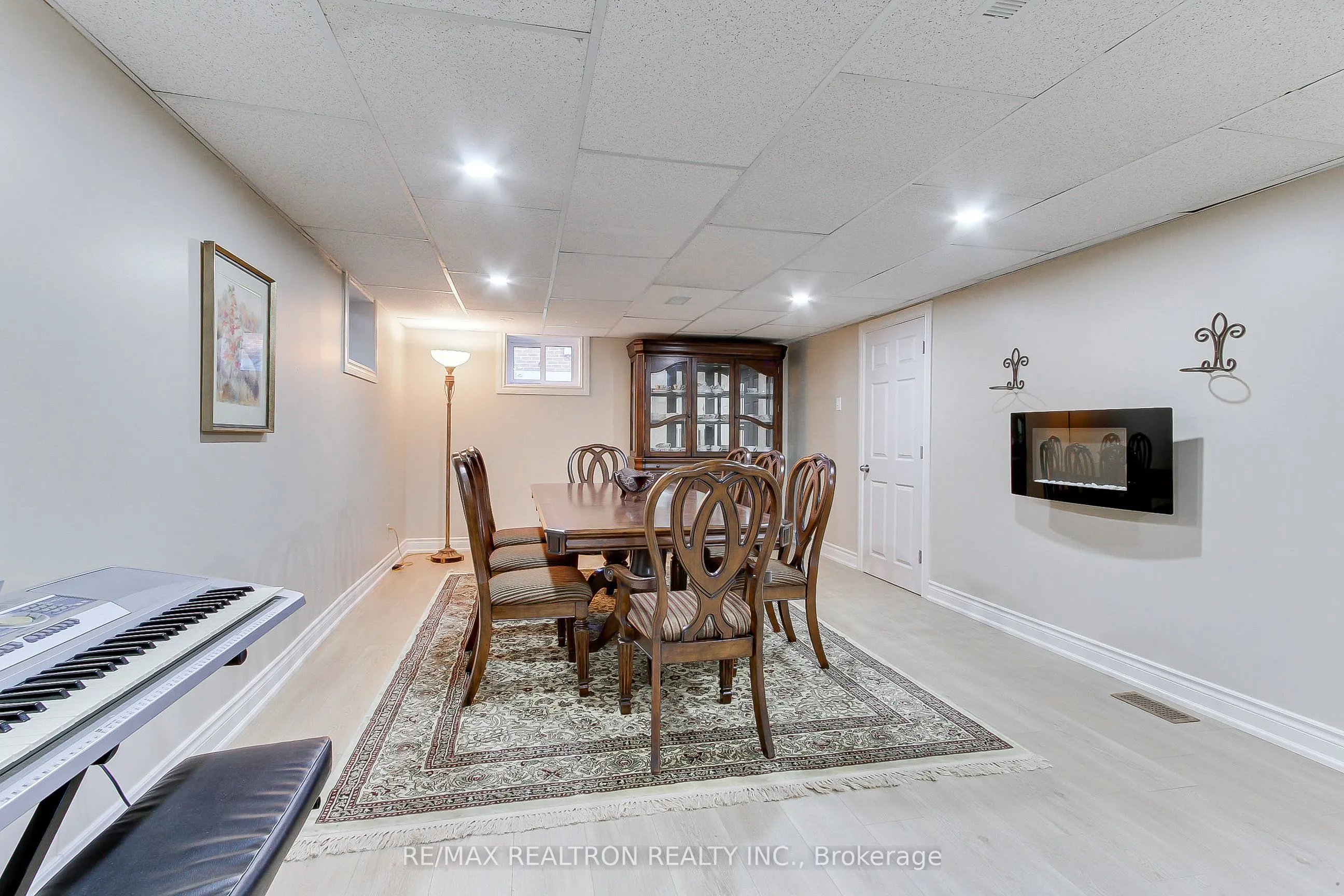 52 Farr Avenue