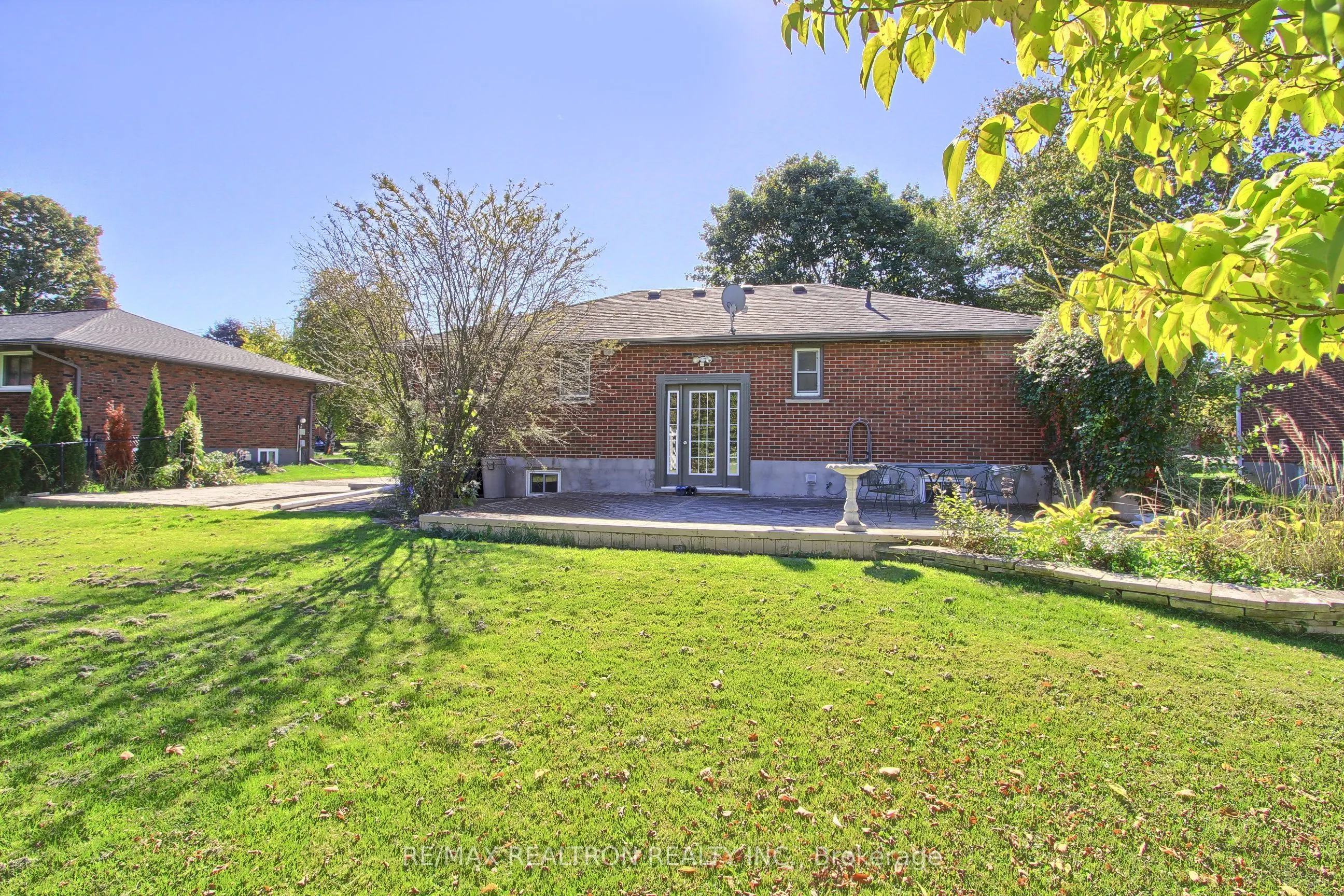 52 Farr Avenue