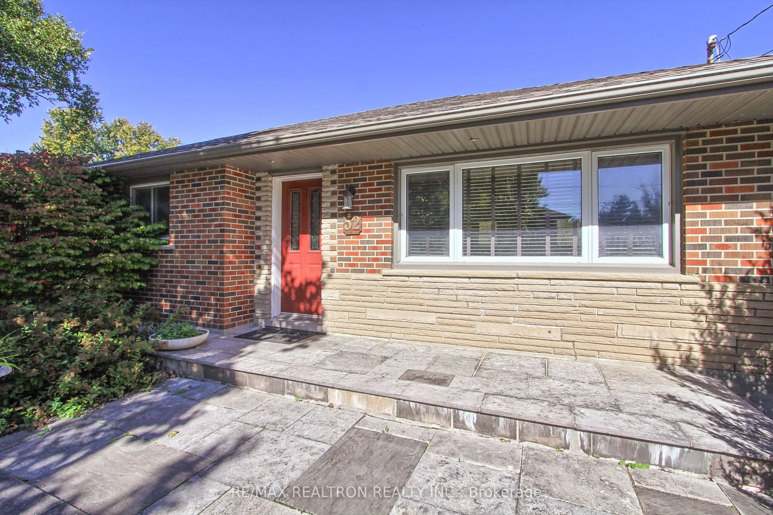 52 Farr Avenue