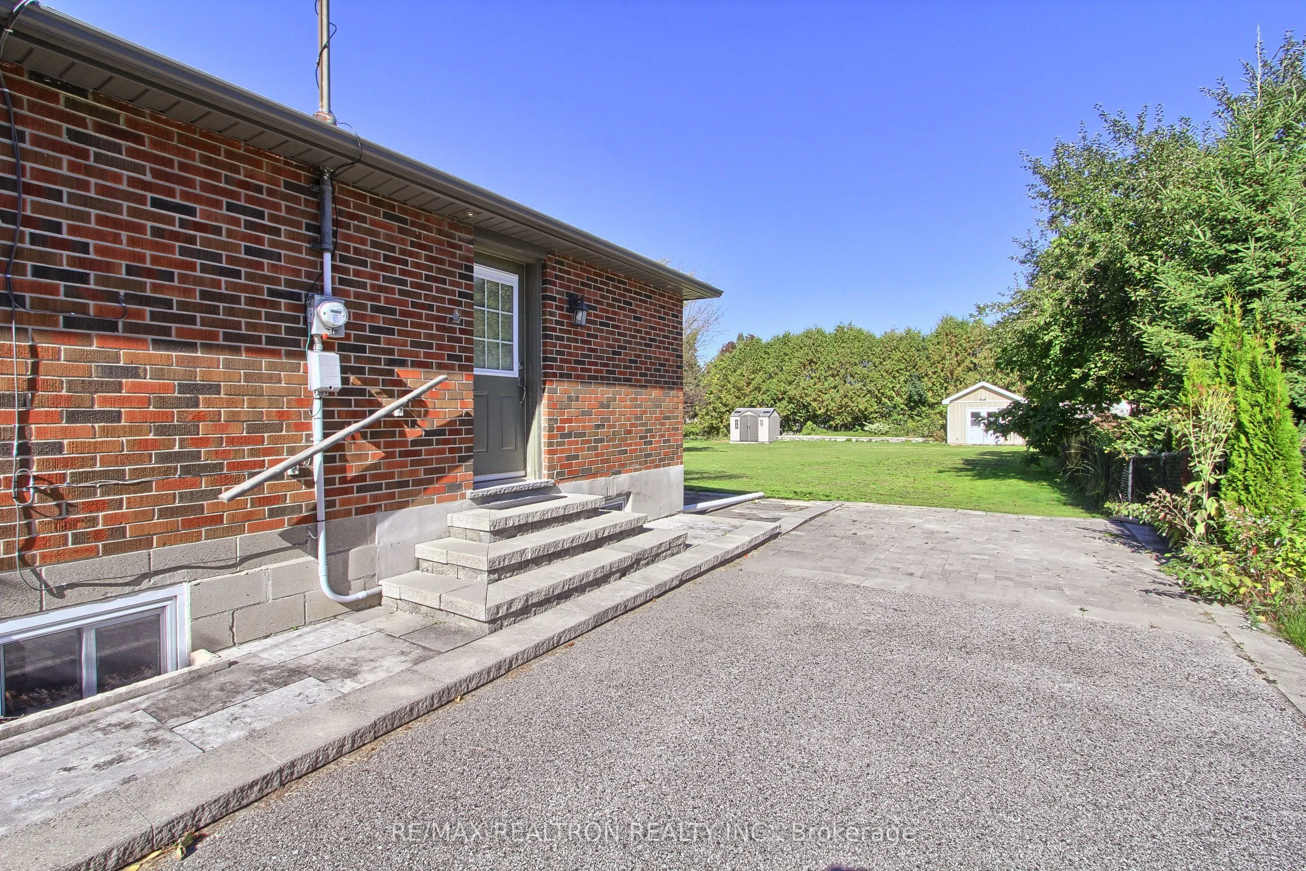 52 Farr Avenue